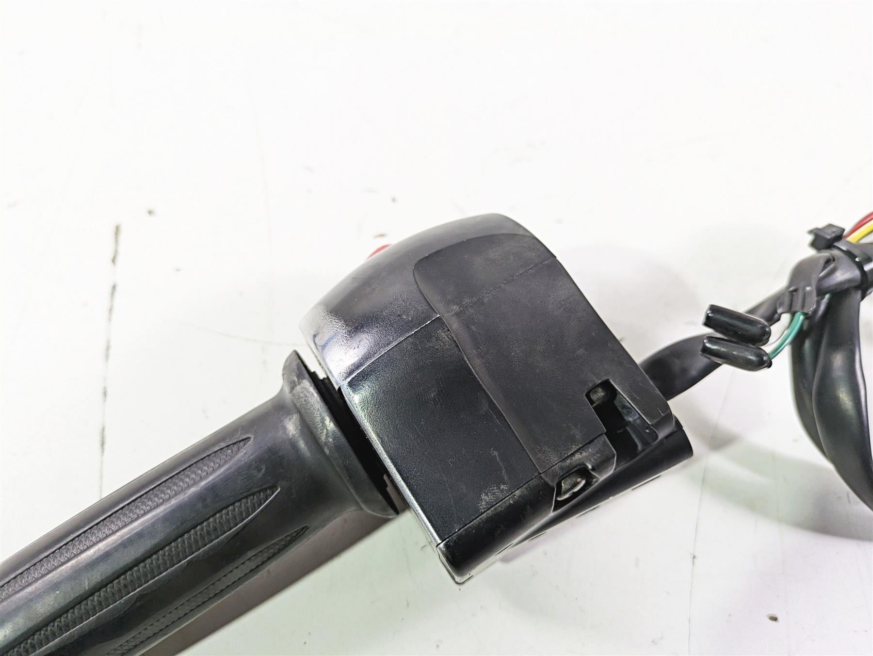 2012 Victory Cross Country Right Control Switch & Throttle 4011357 {{ shop.shopifyCountryName }} - Mototech271