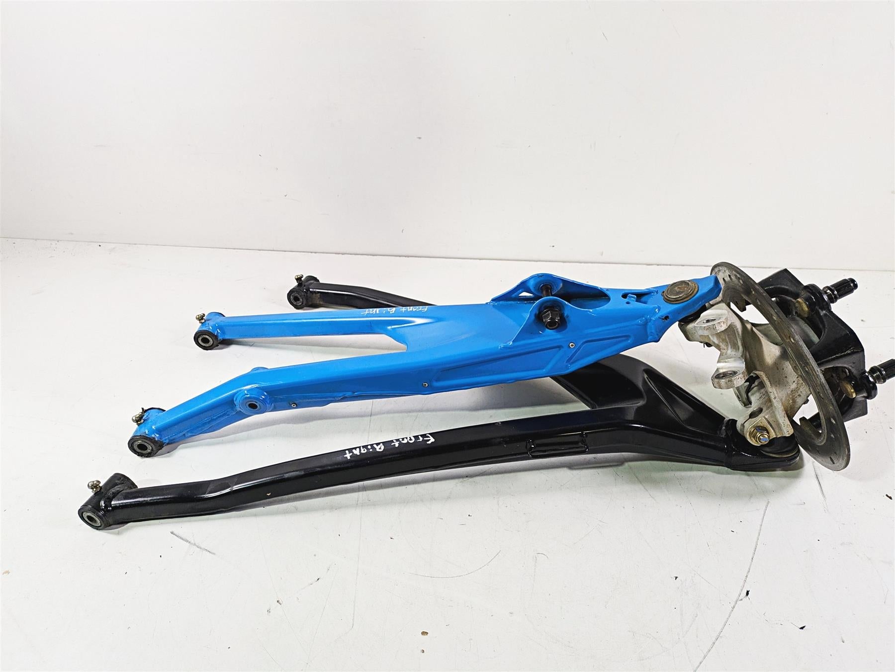 2018 Can Am Maverick X3 XRC Turbo R Front Right Knee Assembly 72