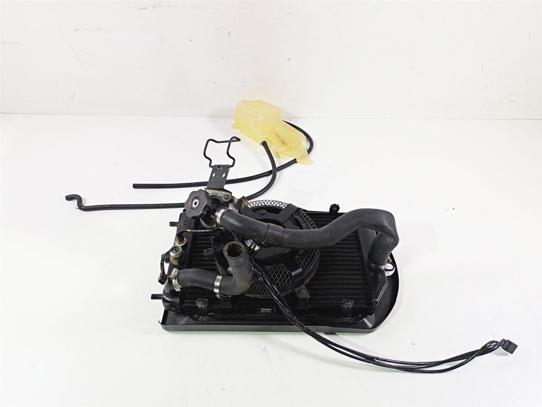2008 Kawasaki VN1600 Vulcan Nomad Radiator Fan Reservoir Set - Read 39060-0019