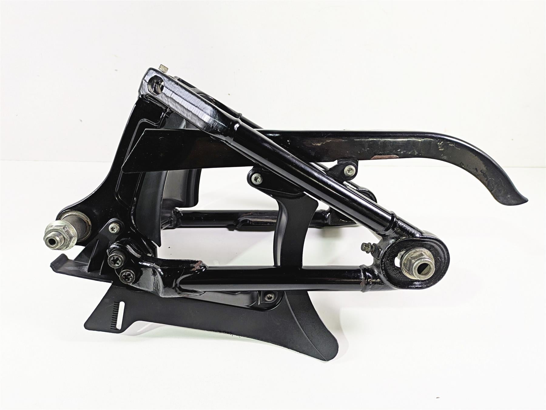 2018 Harley FLHCS Softail Heritage 115th Rear Swingarm & Guards 47400099BHP