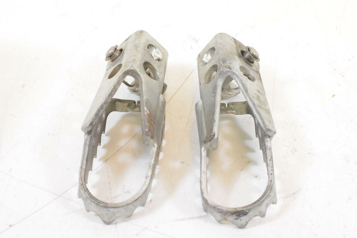 2009 BMW R1200 GS K255 Adv Front Rider Driver Footpeg Set 46717694557 {{ shop.shopifyCountryName }} - Mototech271