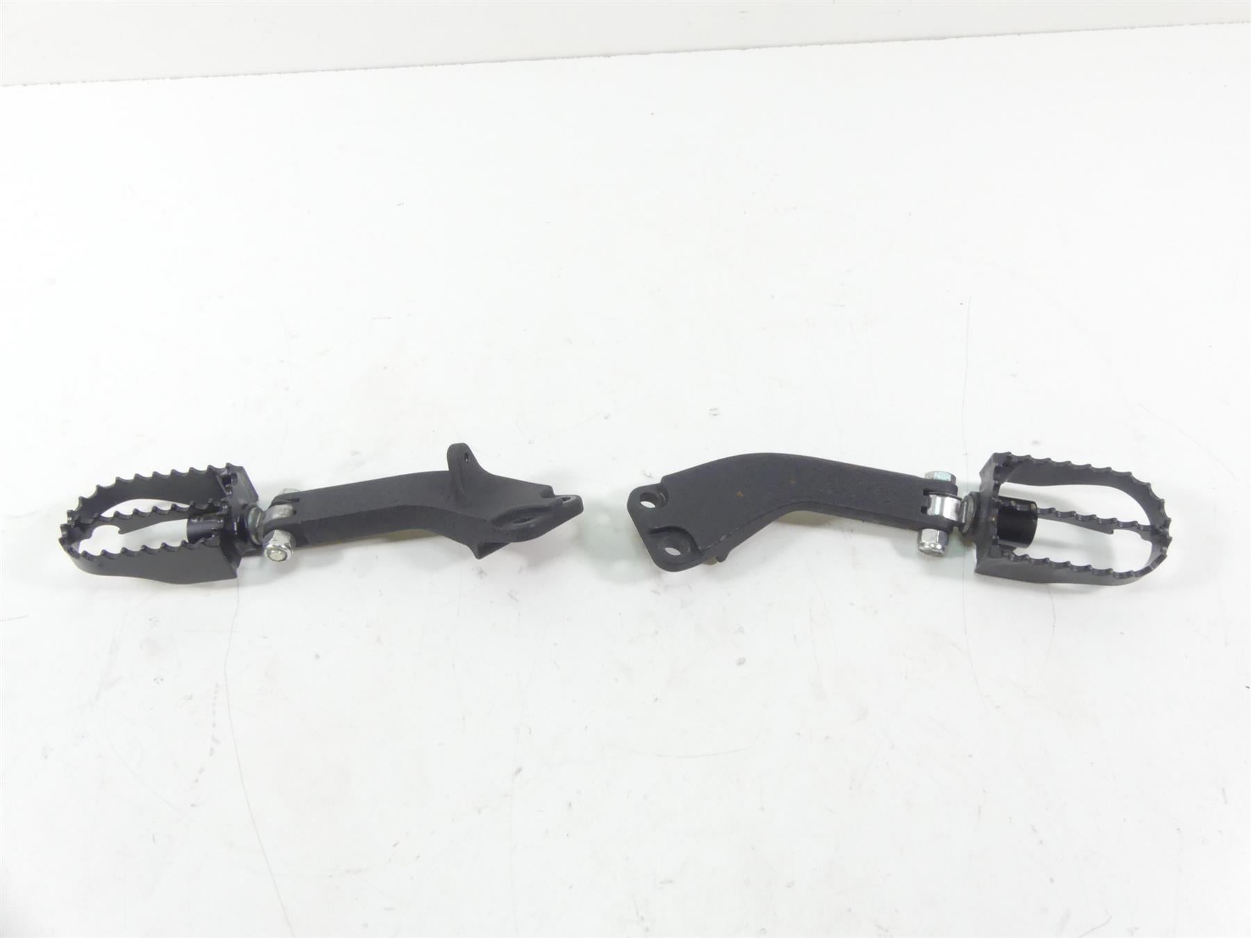 2016 Harley FXDLS Dyna Low Rider Rear Passenger Footpeg Foot Peg Set 49224-06A {{ shop.shopifyCountryName }} - Mototech271