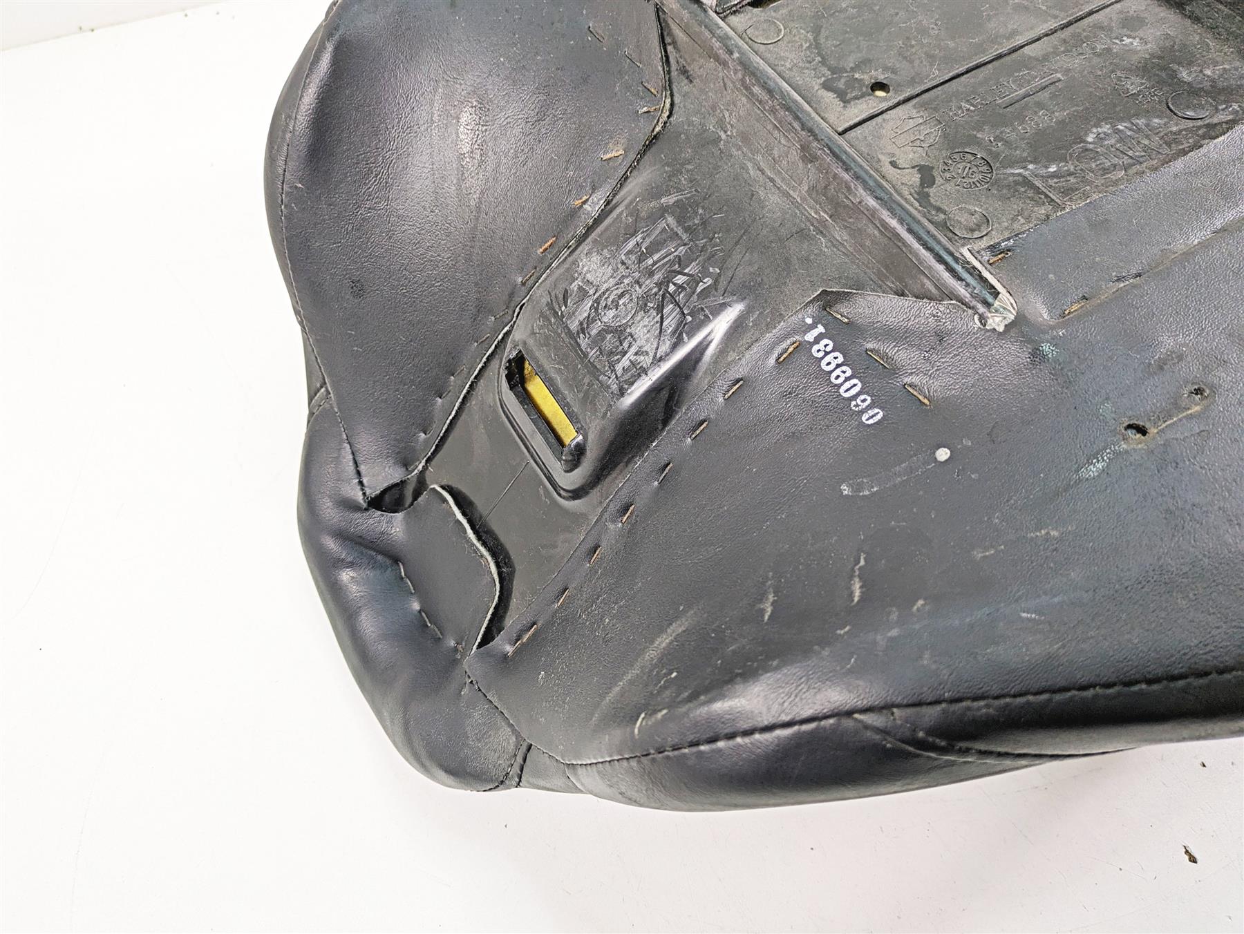 2014 Harley Touring FLHTK Electra Glide Duo Rider Seat Saddle Low -Read 52000033 {{ shop.shopifyCountryName }} - Mototech271