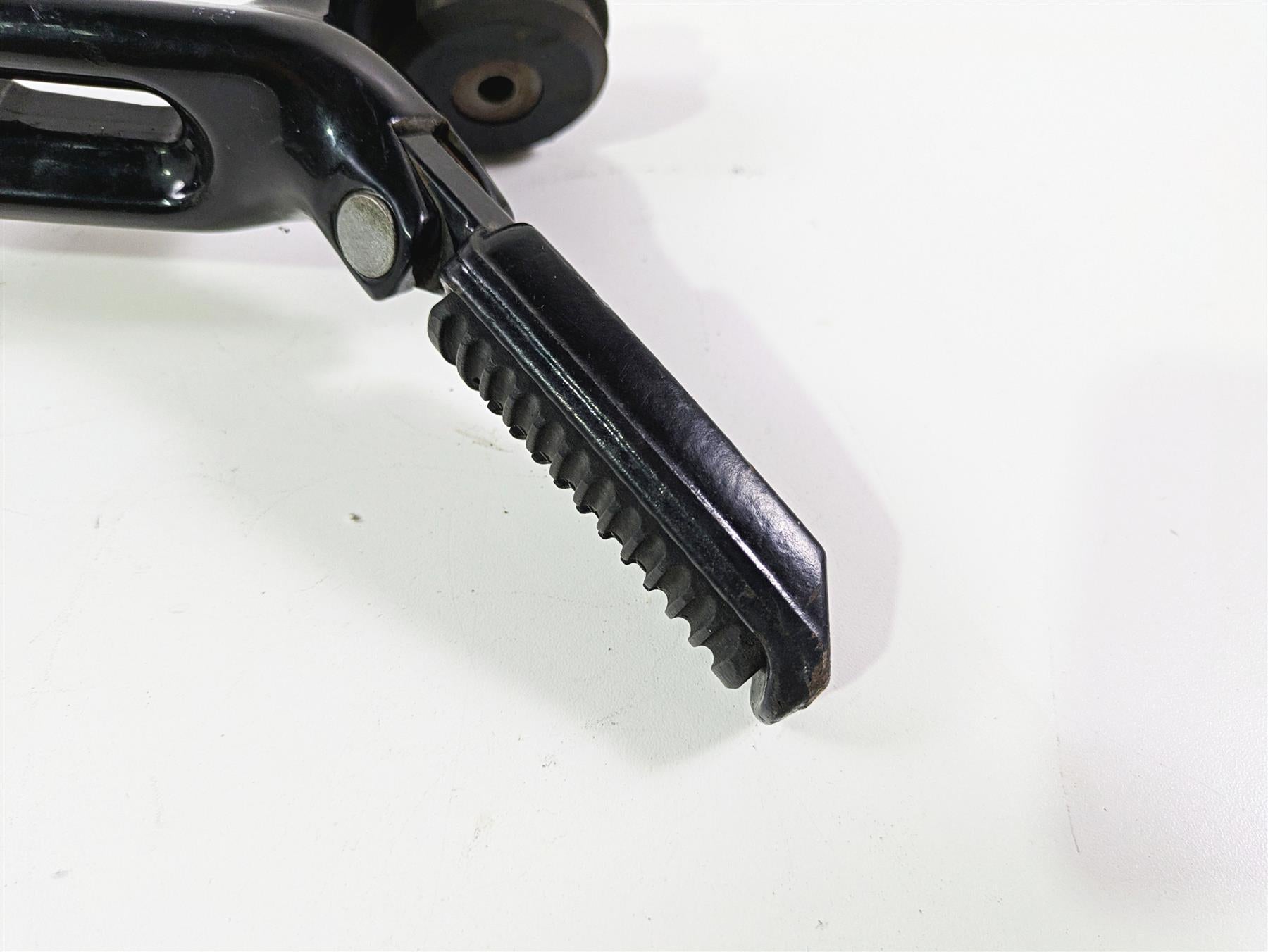 2009 Harley XR1200 Sportster Passenger Foot Peg Rest Set 51049-08 51048-08 {{ shop.shopifyCountryName }} - Mototech271
