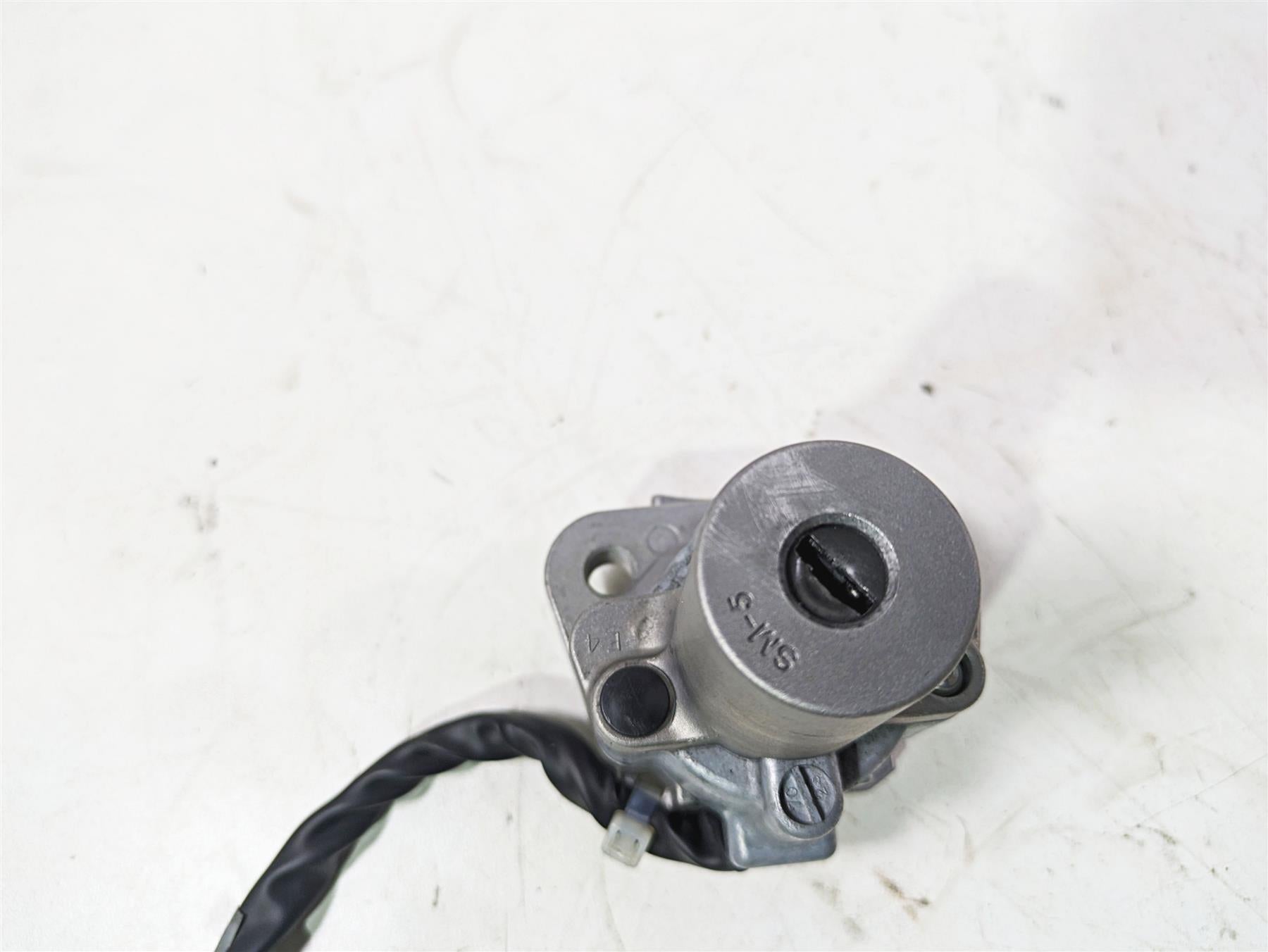 2018 Suzuki GSX1300 R Hayabusa Ignition Switch Key Lock Set - Read 37100-15850 {{ shop.shopifyCountryName }} - Mototech271