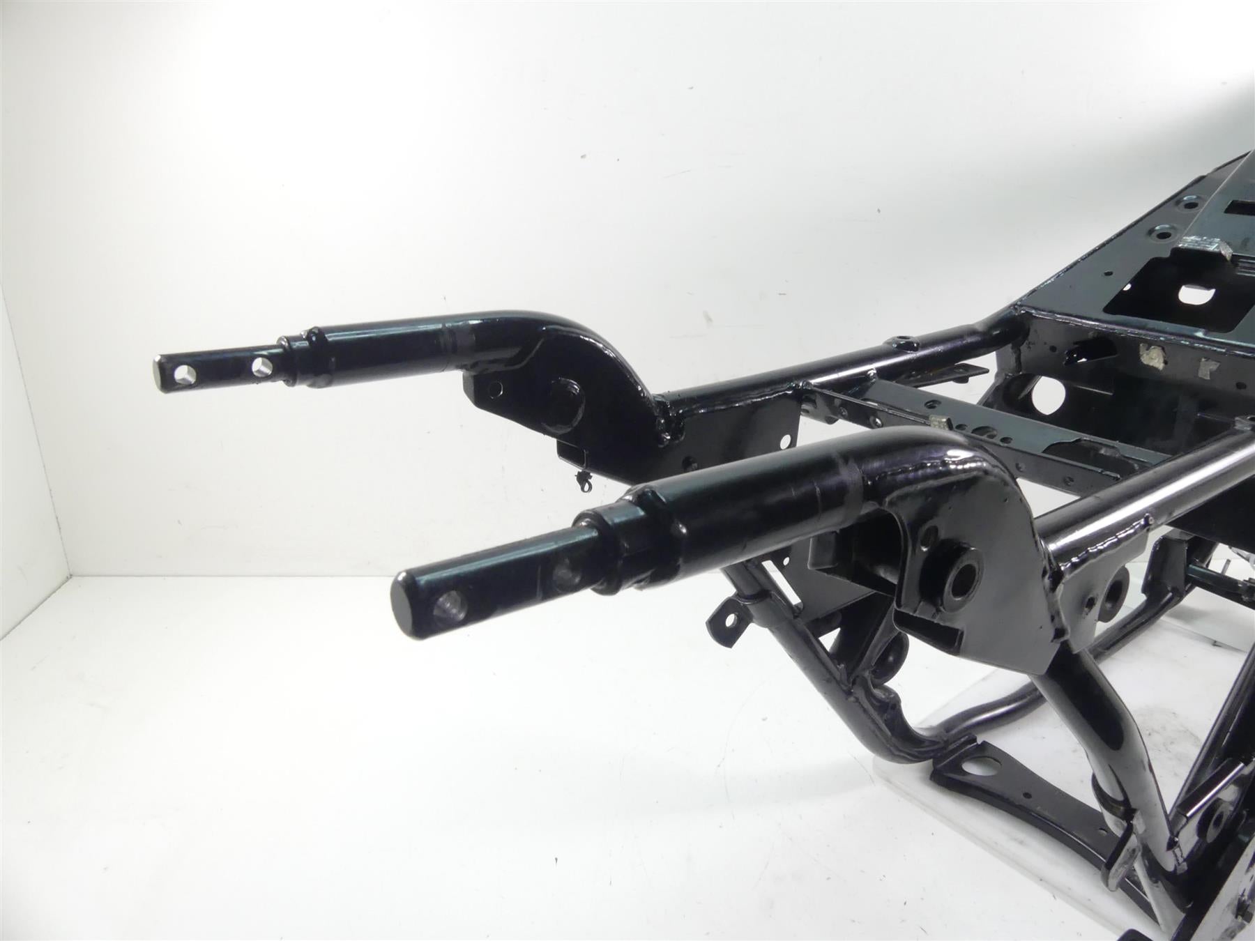 2005 Harley Touring CVO FLHTC SE Electra Glide Straight Frame Chassis With Rebuilt Salvage Title 47900-02A {{ shop.shopifyCountryName }} - Mototech271