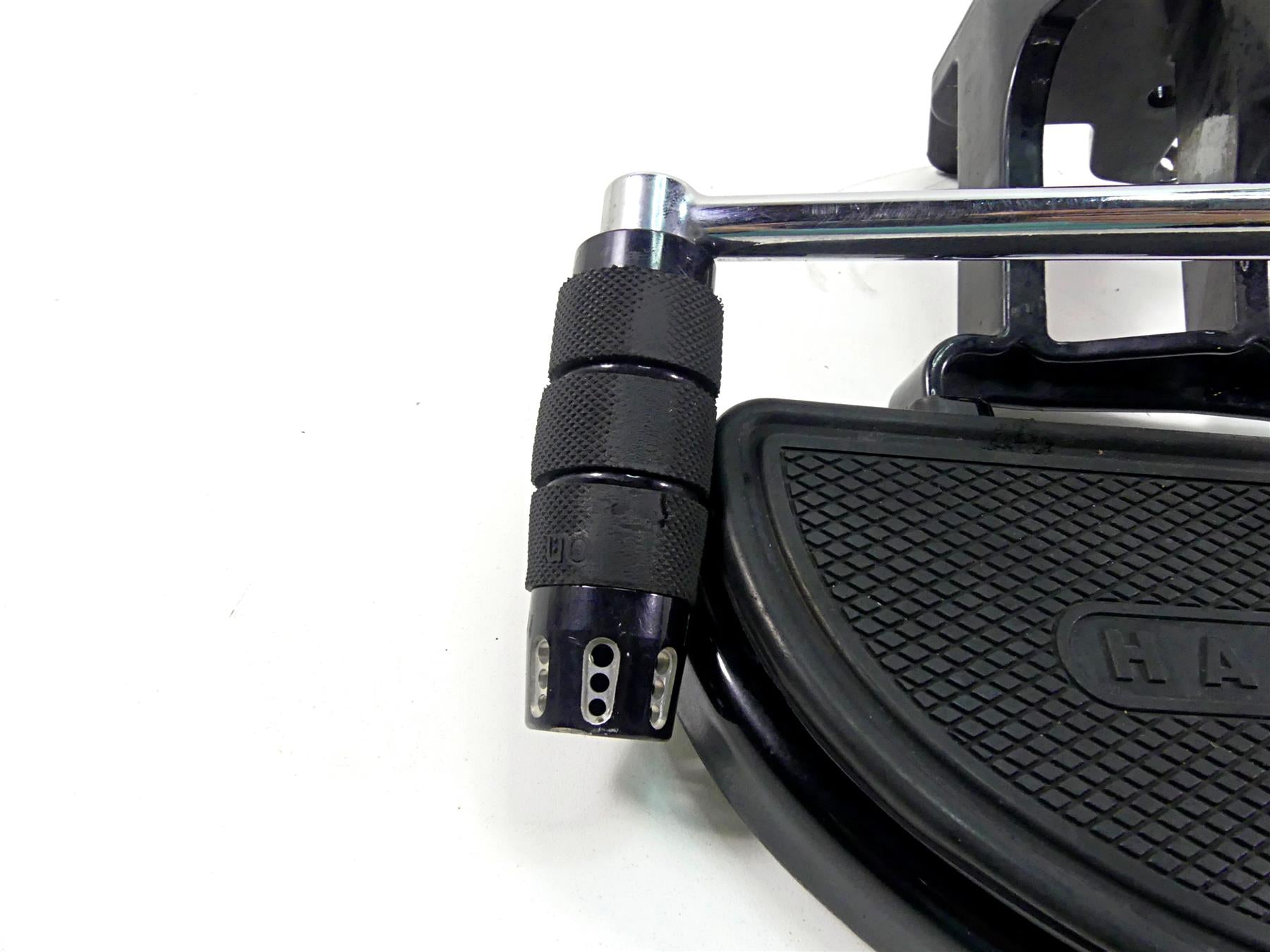 2016 Harley Softail FLS Slim Left Front Floorboard & Shifter Set 33630-07A {{ shop.shopifyCountryName }} - Mototech271
