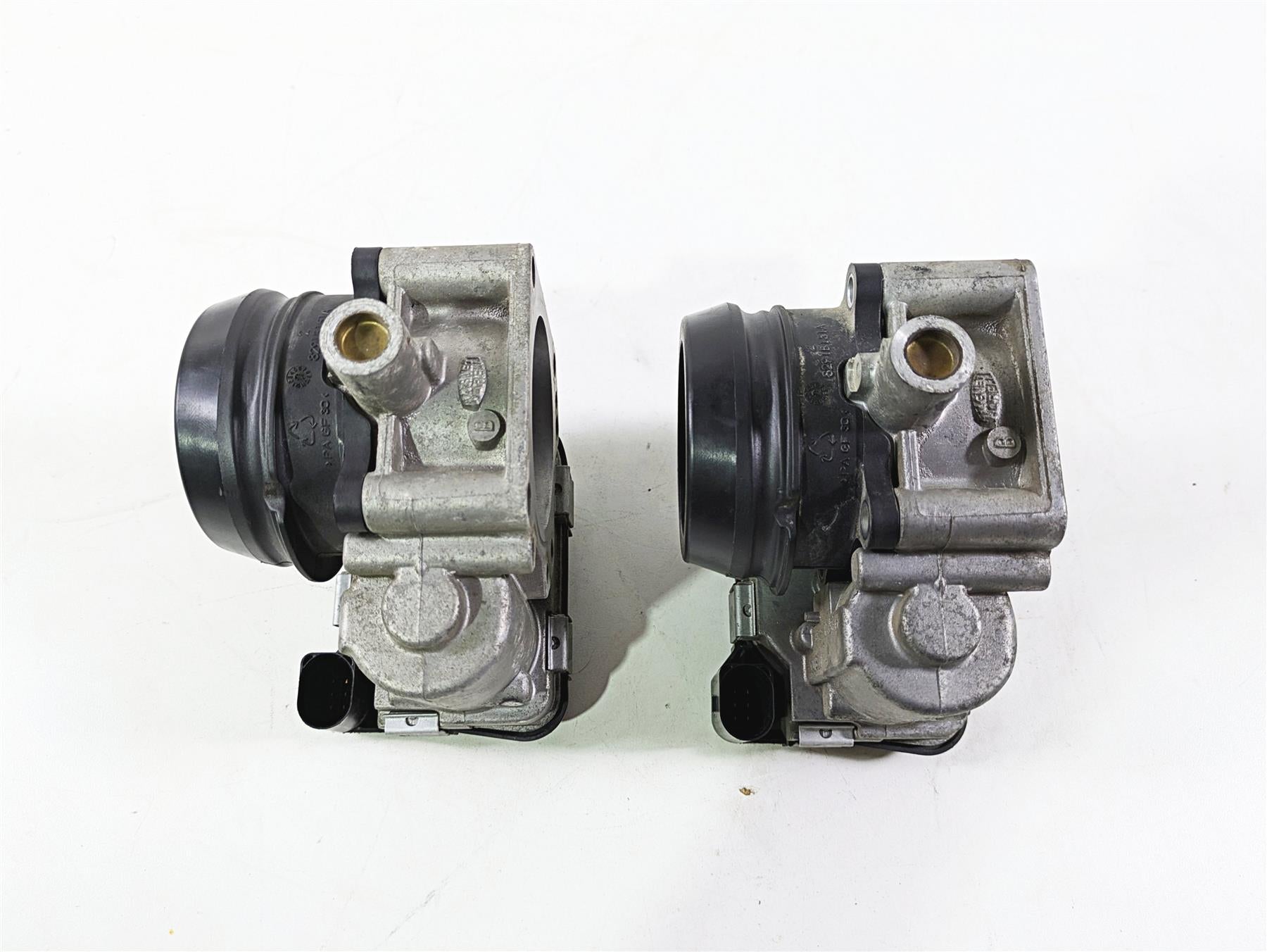 2013 Ducati Hyperstrada 821 Throttle Bodies Body Set 28240901A {{ shop.shopifyCountryName }} - Mototech271