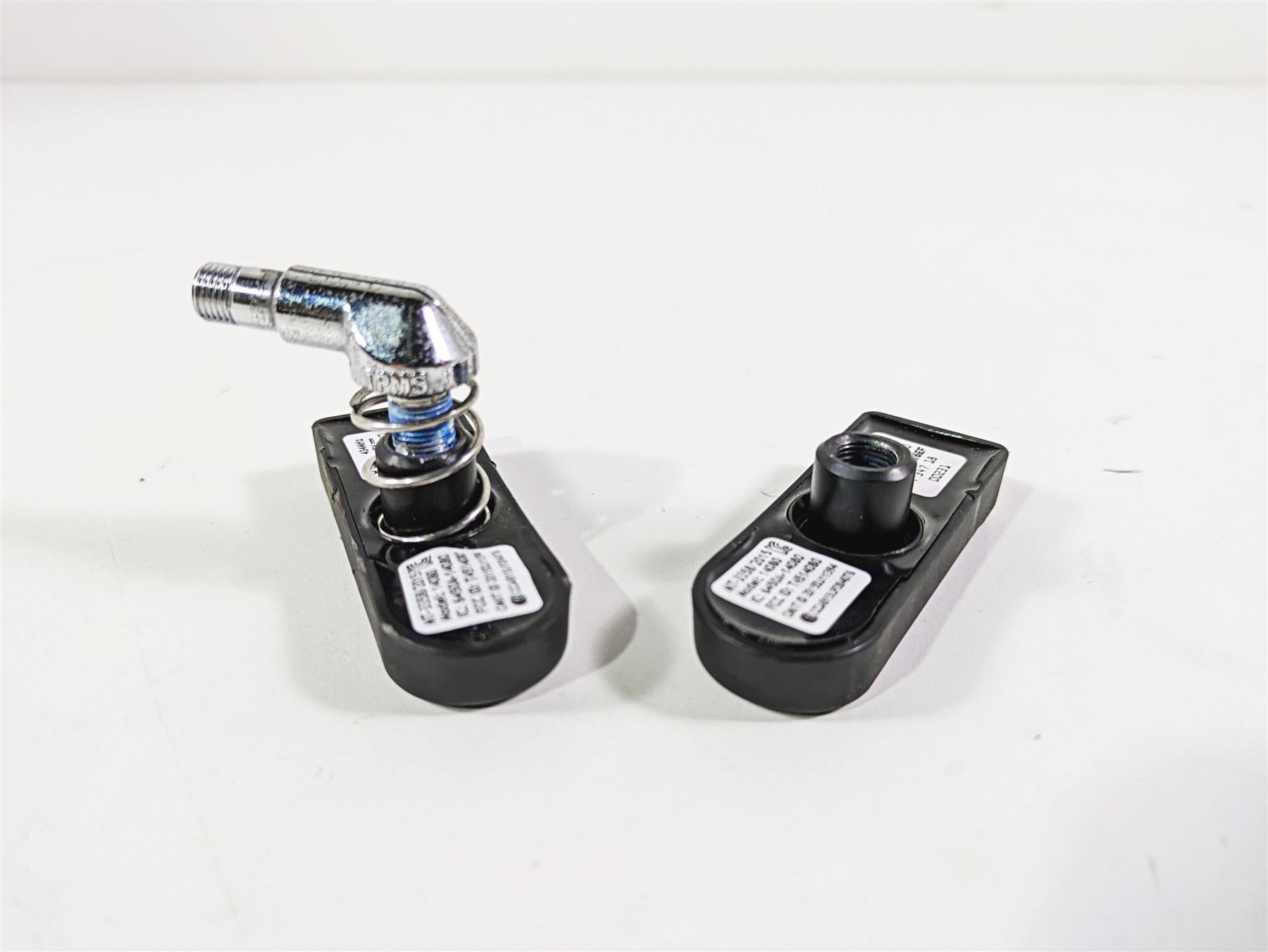 2017 Harley Touring FLHTKSE CVO E-Glide Tire Pressure Sensor Set -Read 32700052A {{ shop.shopifyCountryName }} - Mototech271