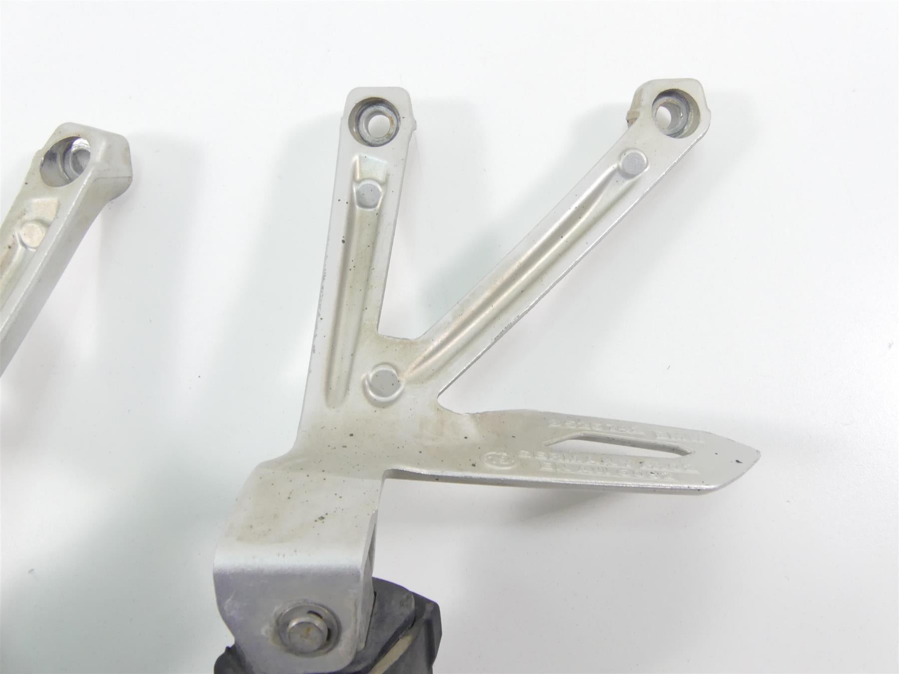 2019 BMW R1250GS K50 Rear Passenger Footpeg Rest Set 46718526741 46718526742 {{ shop.shopifyCountryName }} - Mototech271