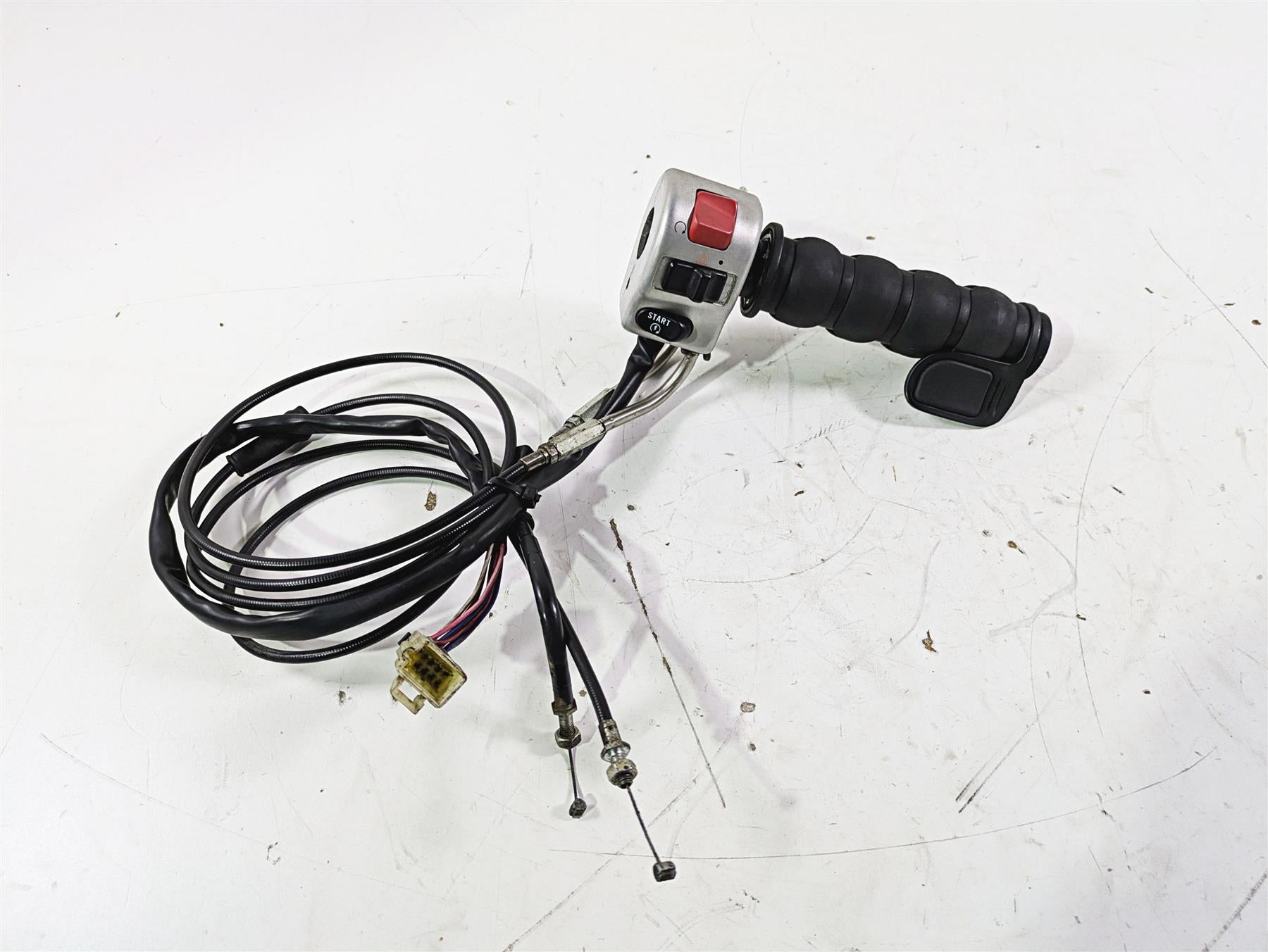 2004 Victory Kingpin Right Hand Control Switch + Throttle Cable & Grip 4010699 {{ shop.shopifyCountryName }} - Mototech271