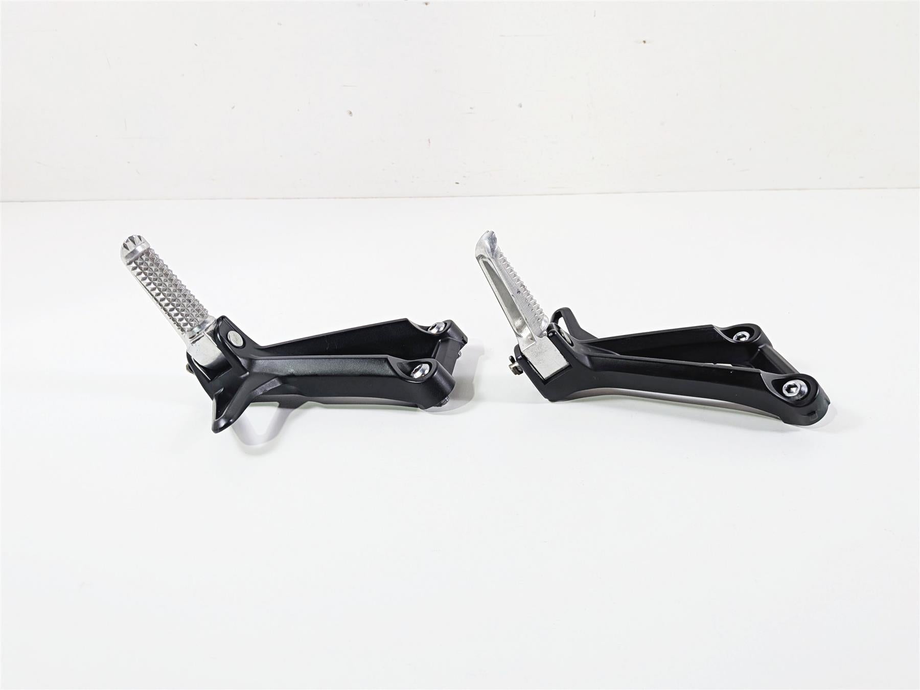 2023 Yamaha MT10 MTN1000 Rear Passenger Footpeg Rest Set 1RC-2741L-01-00 {{ shop.shopifyCountryName }} - Mototech271