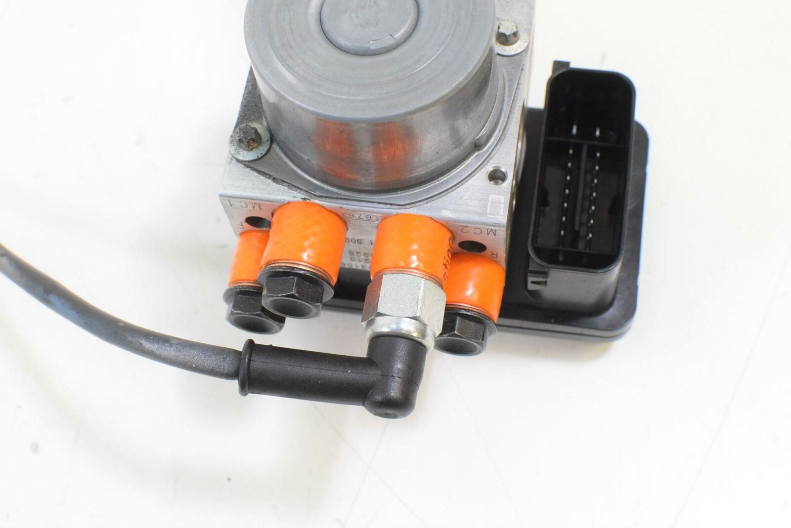 2018 Husqvarna 401 Vitpilen ABS Brake Pump Module 28542031044 {{ shop.shopifyCountryName }} - Mototech271