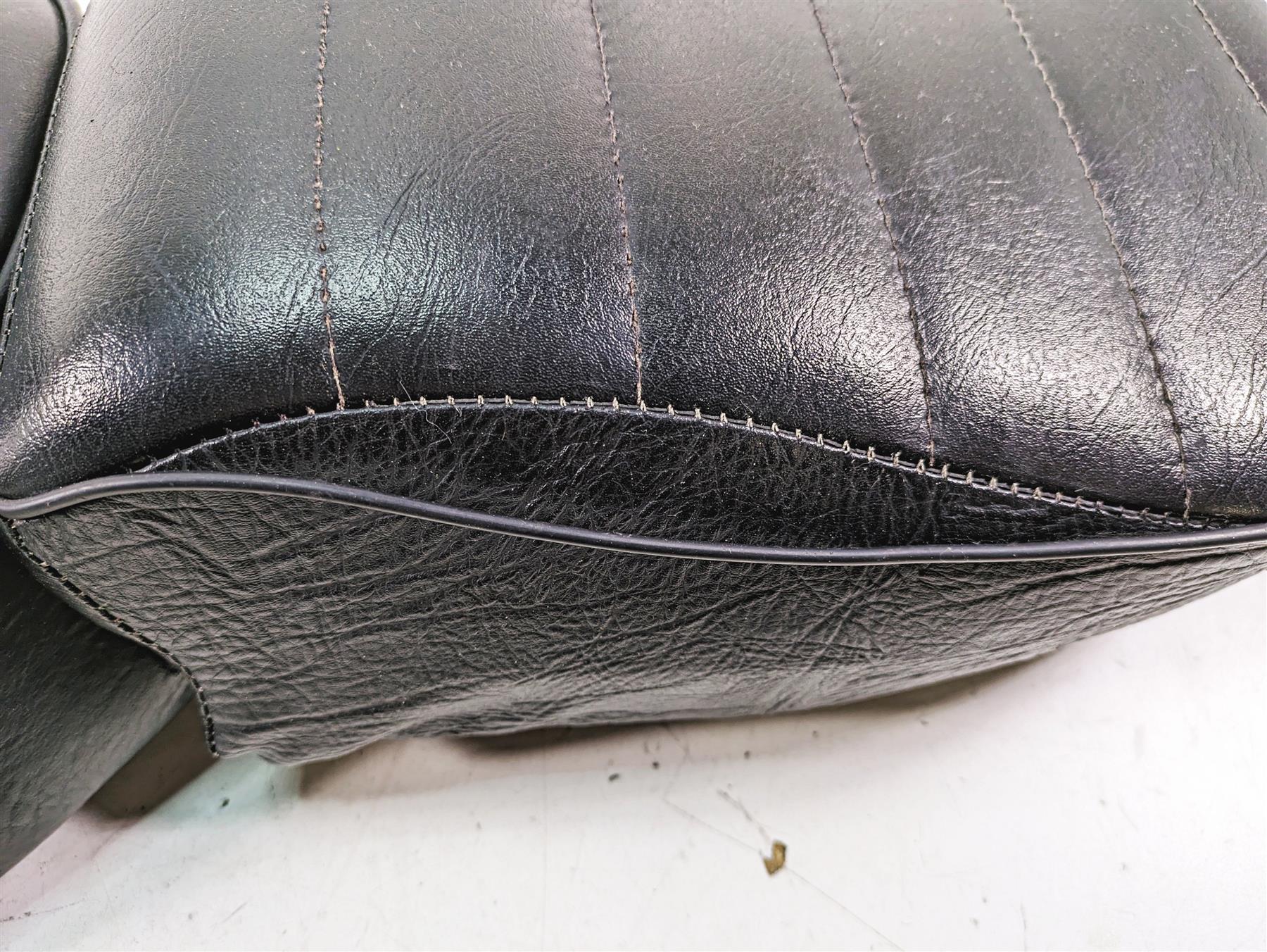2019 Harley XL883N Sportster Iron Seat Saddle 52000189 {{ shop.shopifyCountryName }} - Mototech271
