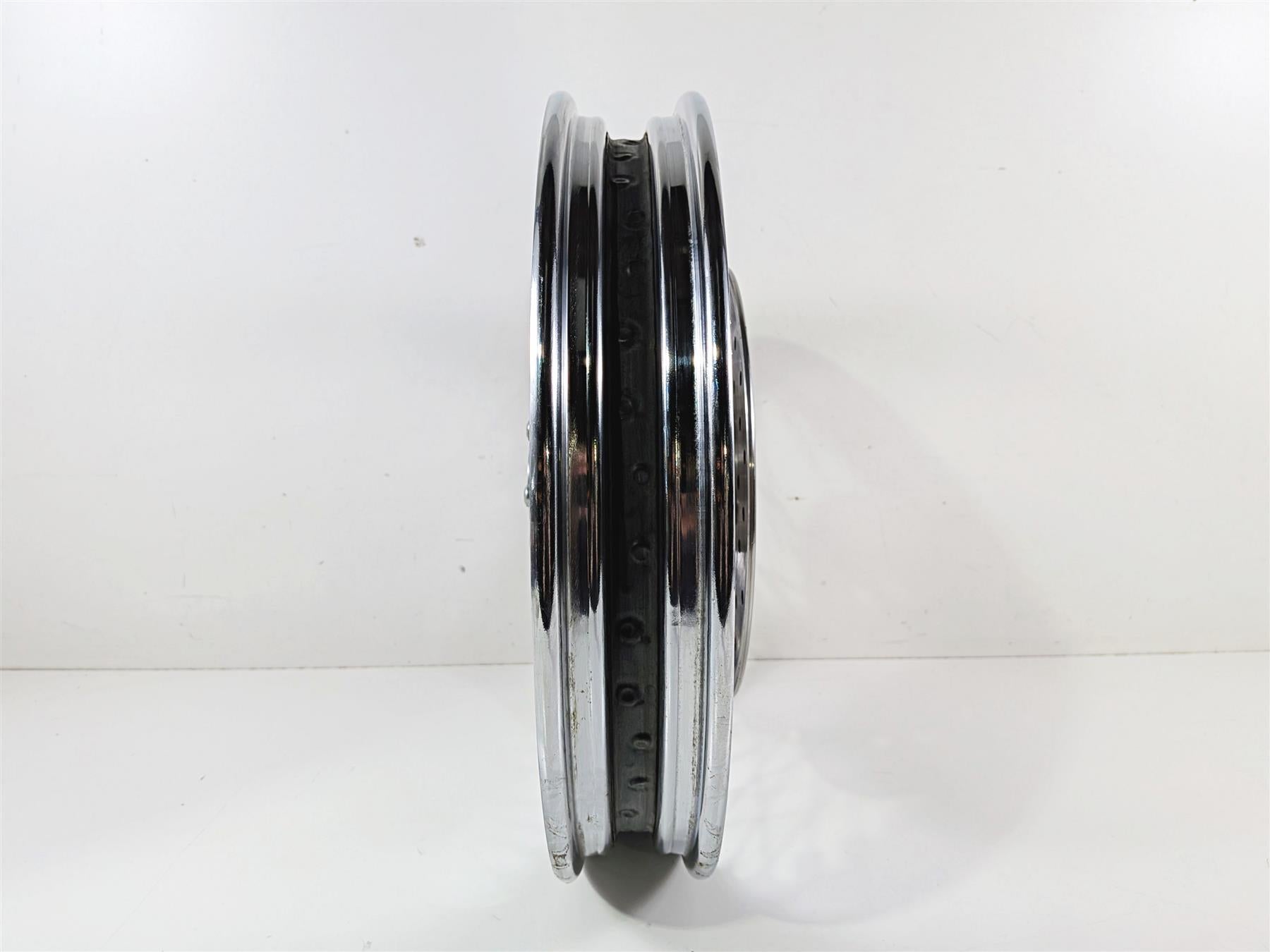2006 Harley Davidson Dyna FXDBI Street Bob 19x2.5 Front Wheel - Wobble 43105-06A {{ shop.shopifyCountryName }} - Mototech271