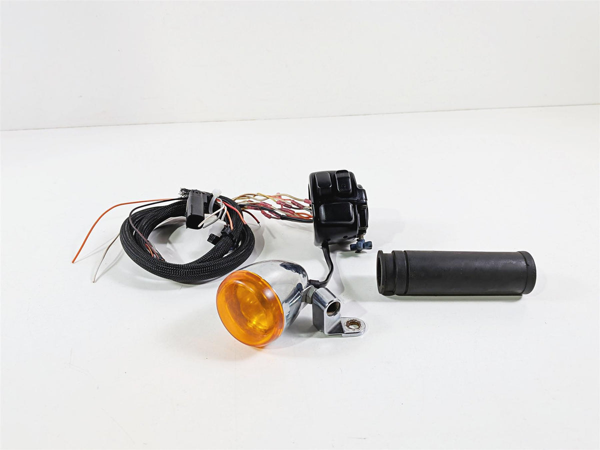 2011 Harley FXDF Dyna Fat Bob Right Control Switch & Turn Signal 71684-06A {{ shop.shopifyCountryName }} - Mototech271