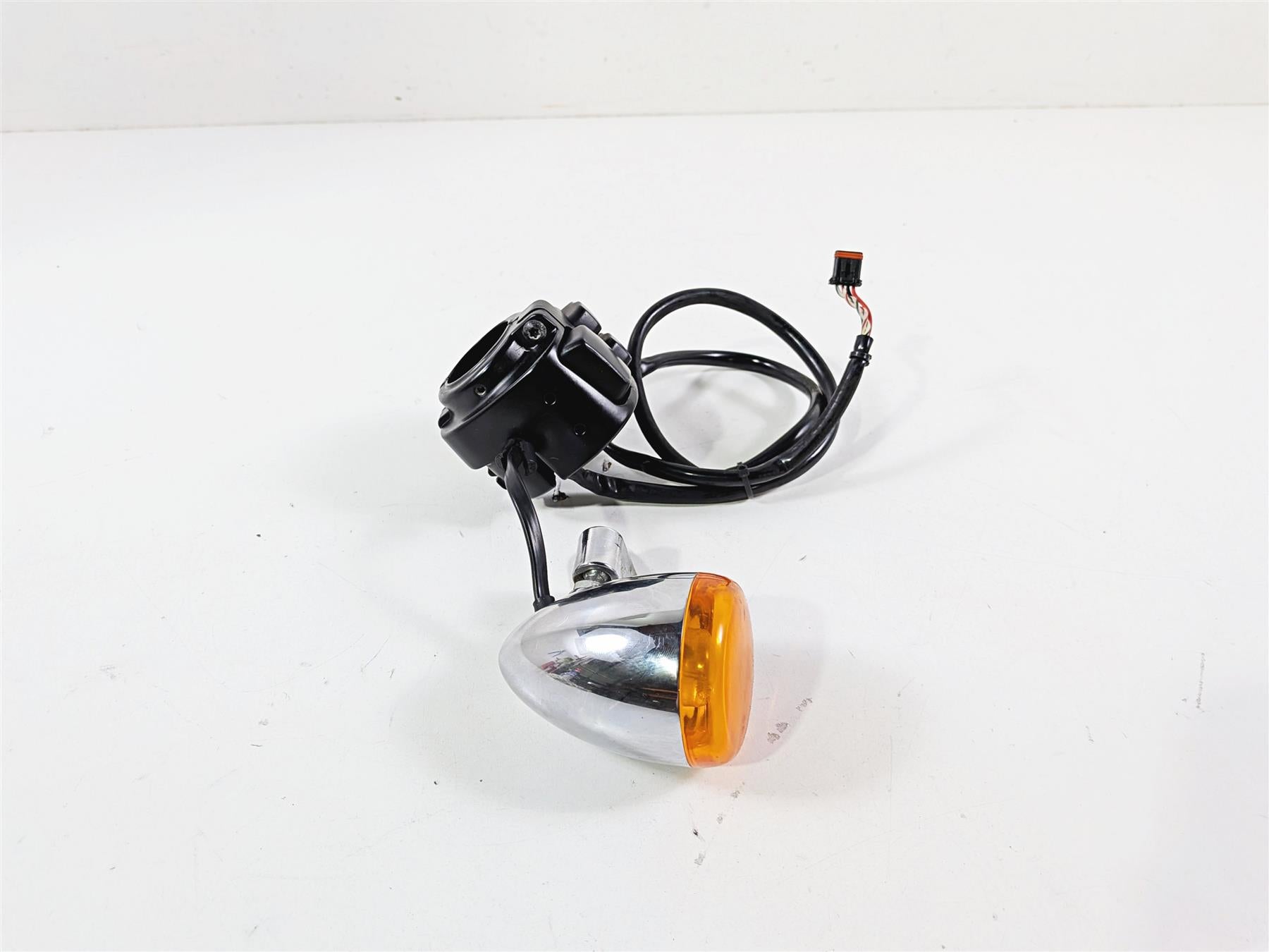 2012 Harley Softail FLSTF Fat Boy Left Hand Control Switch + Blinker 72943-12A {{ shop.shopifyCountryName }} - Mototech271