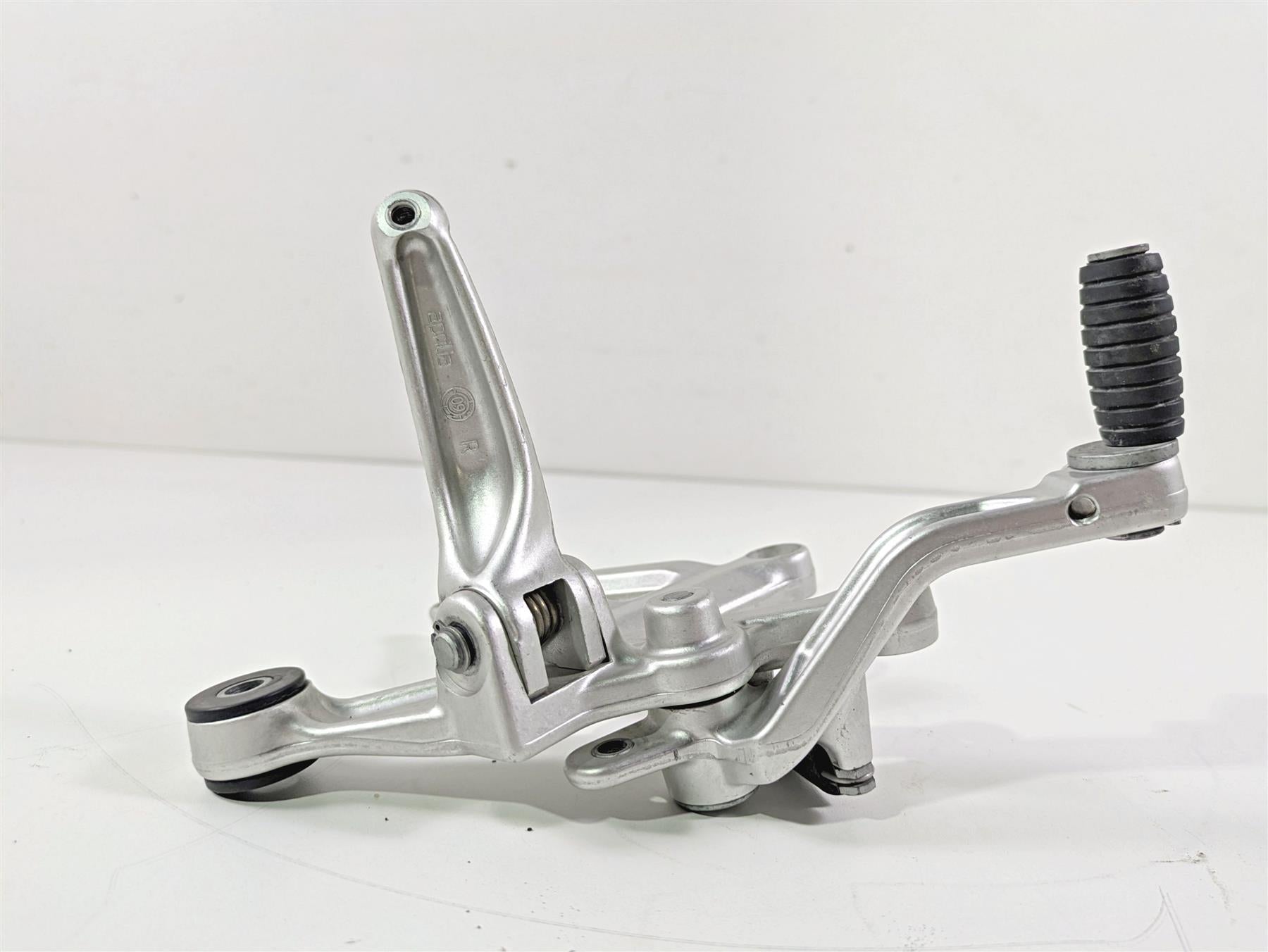 2017 Aprilia RSV 1100 Tuono V4 Factory Right Front Footpeg & Brake Ped 858734 {{ shop.shopifyCountryName }} - Mototech271