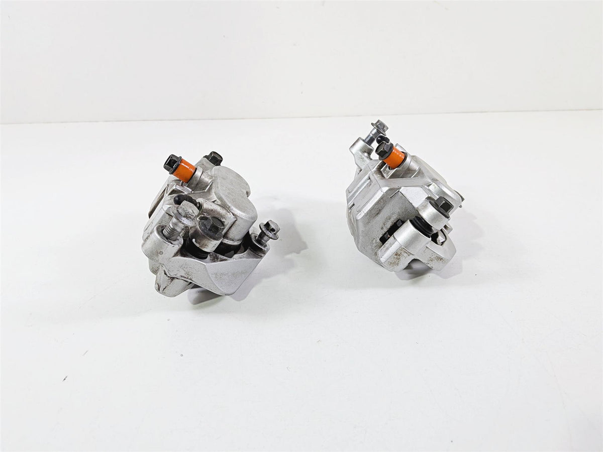 2006 Yamaha XVZ1300 Royal Star Front Brake Calipers 4WM-2580T-01 4WM-2580U-01 {{ shop.shopifyCountryName }} - Mototech271