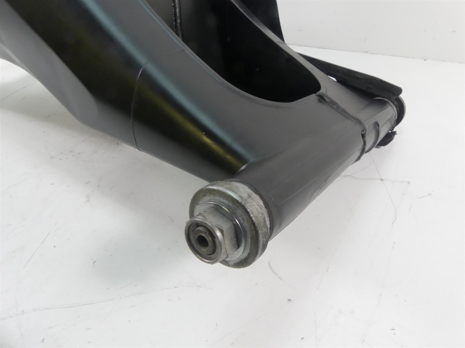 2007 Yamaha FZ1 Fazer Rear Swingarm Swing Arm & Axle Set 2D1-22110-11-00 {{ shop.shopifyCountryName }} - Mototech271