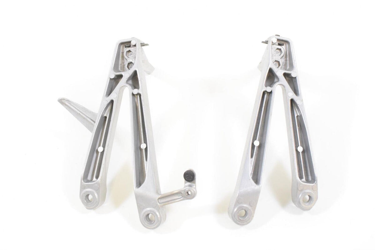 2005 Honda CBR1000RR CBR1000 RR Rear Passenger Footpeg SET 50750-MEL-000 {{ shop.shopifyCountryName }} - Mototech271
