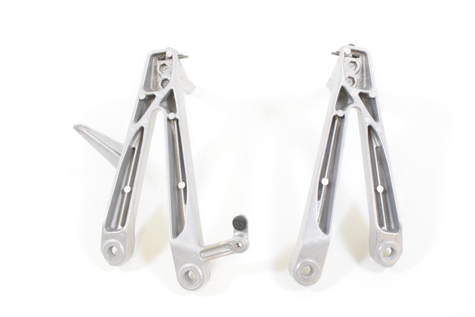 2005 Honda CBR1000RR CBR1000 RR Rear Passenger Footpeg SET 50750-MEL-000 {{ shop.shopifyCountryName }} - Mototech271