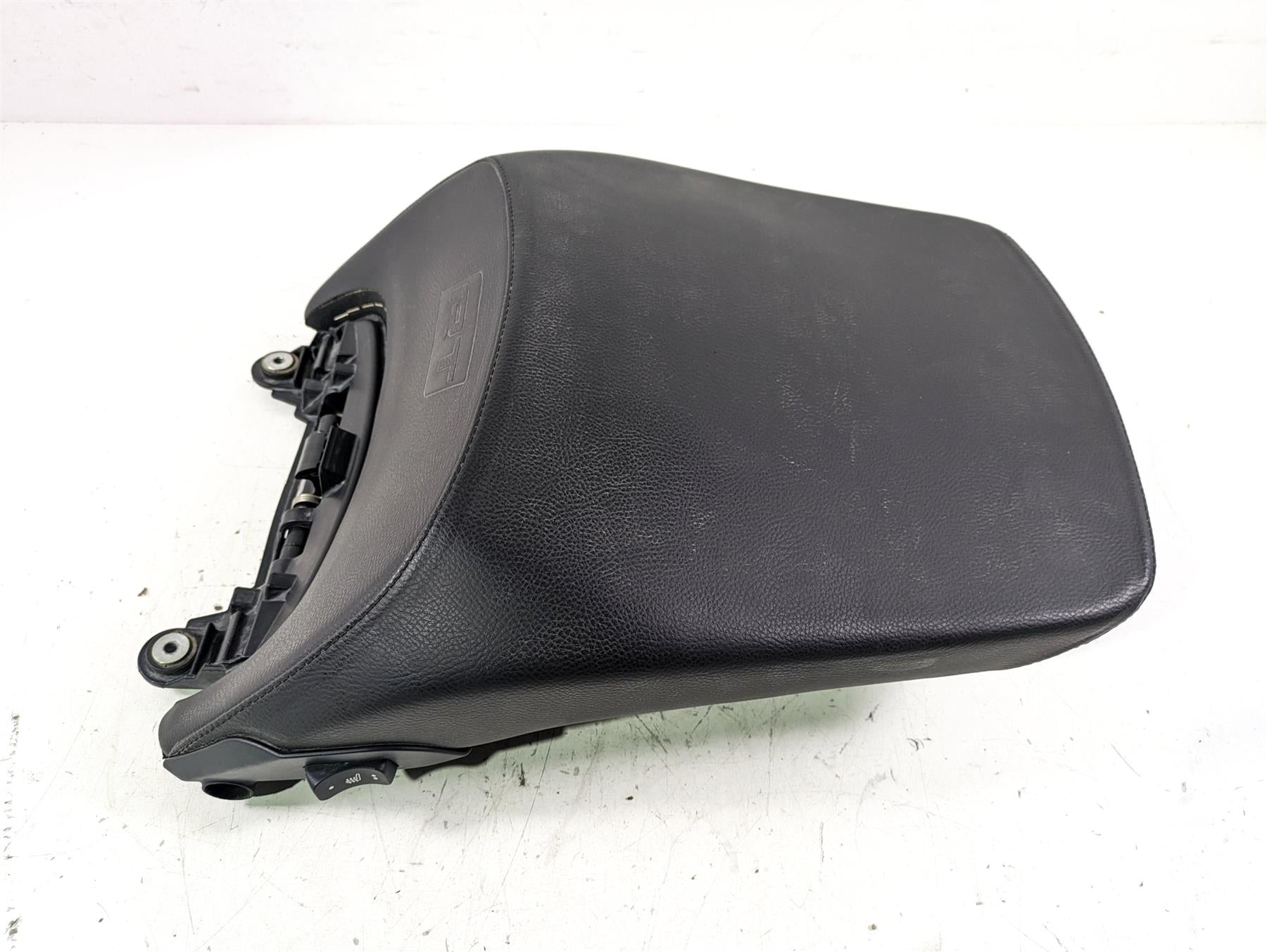 2022 BMW R1250 RT K052 Rear Heated Passenger Seat Saddle 52538395545