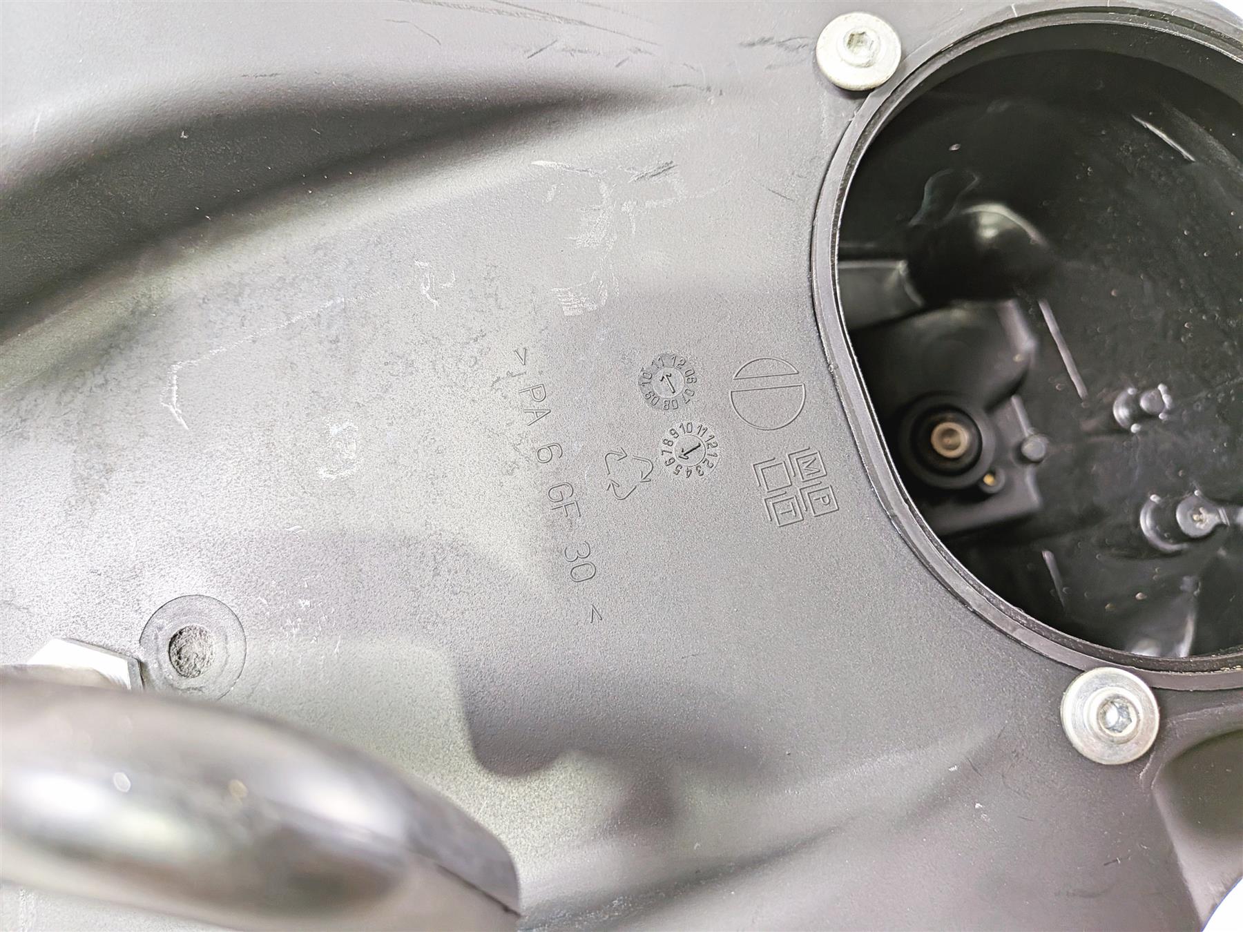 2011 Ducati Streetfighter 1098 S Air Box Breather & Injectors & Ducs 44211393B {{ shop.shopifyCountryName }} - Mototech271