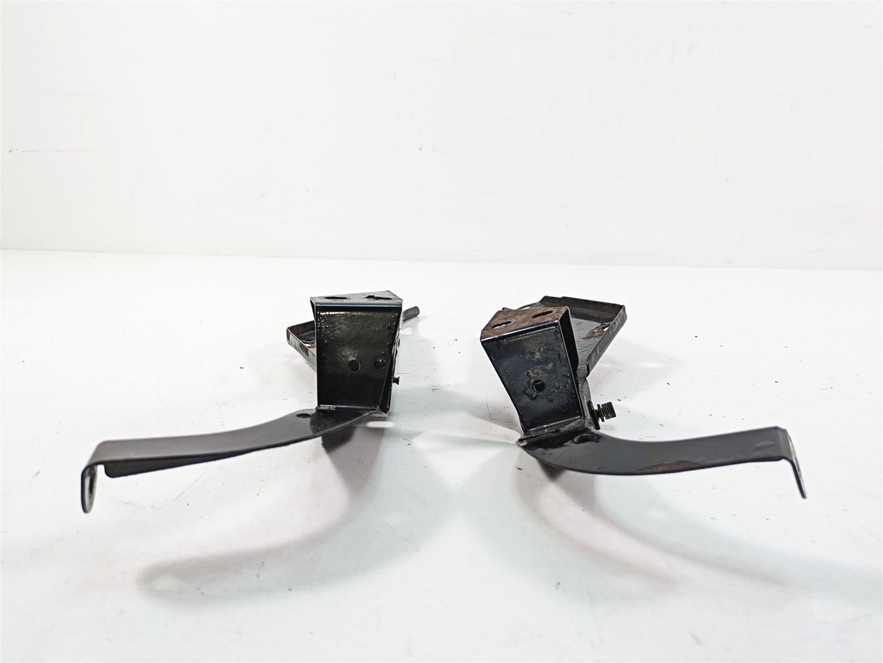 2005 Harley Touring FLHTCUI Electra Glide Front Nose Fairing Mounts Set 58478-96 {{ shop.shopifyCountryName }} - Mototech271