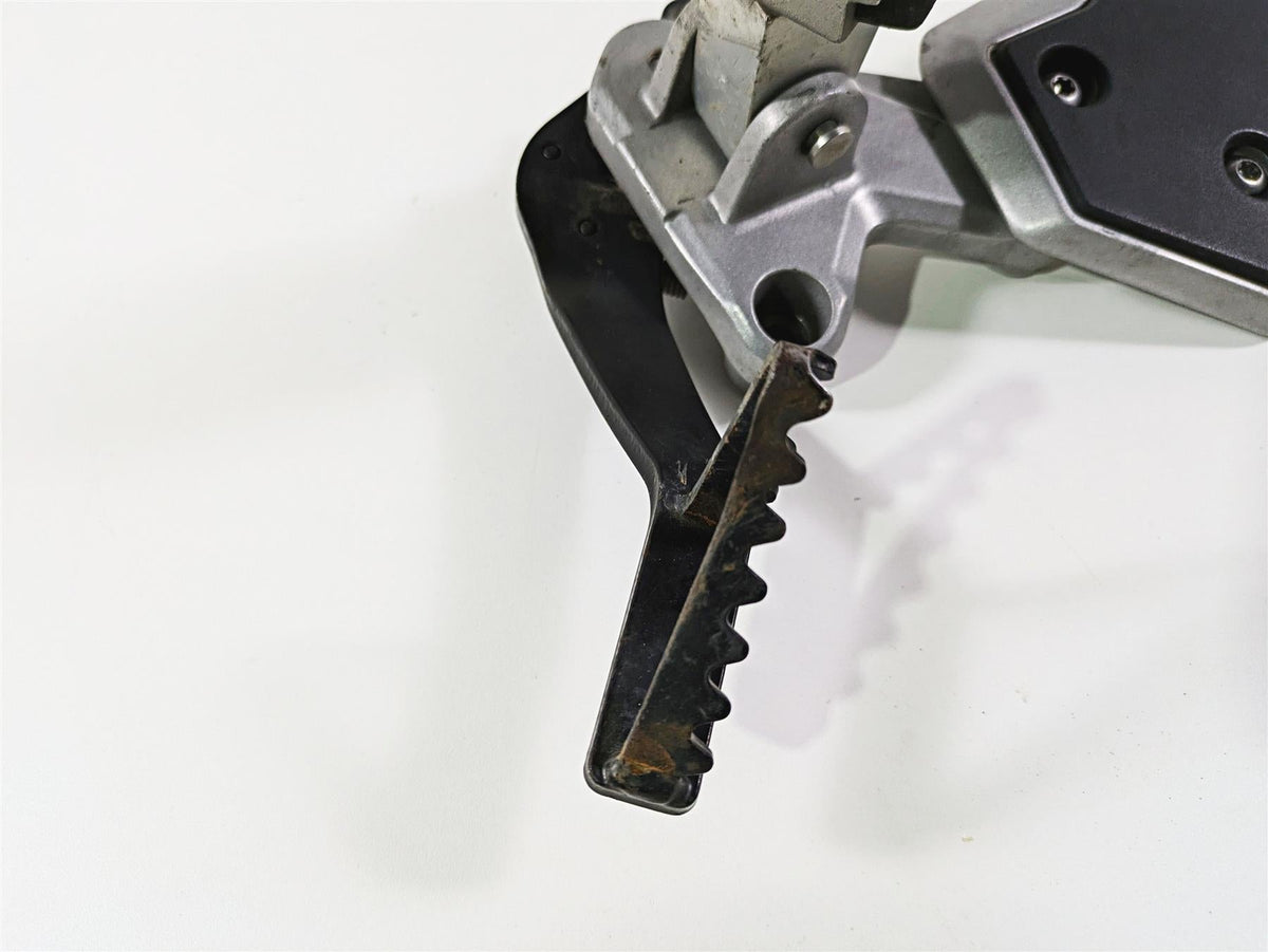 2015 Triumph Tiger Explorer XC Right Front Footpeg & Brake Pedal - Read T2080788 {{ shop.shopifyCountryName }} - Mototech271