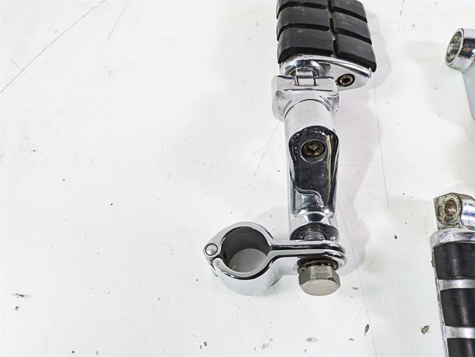2004 Yamaha XVZ1300 Royal Star Chrome Highway Foot Peg Rest Set FOR PARTS {{ shop.shopifyCountryName }} - Mototech271