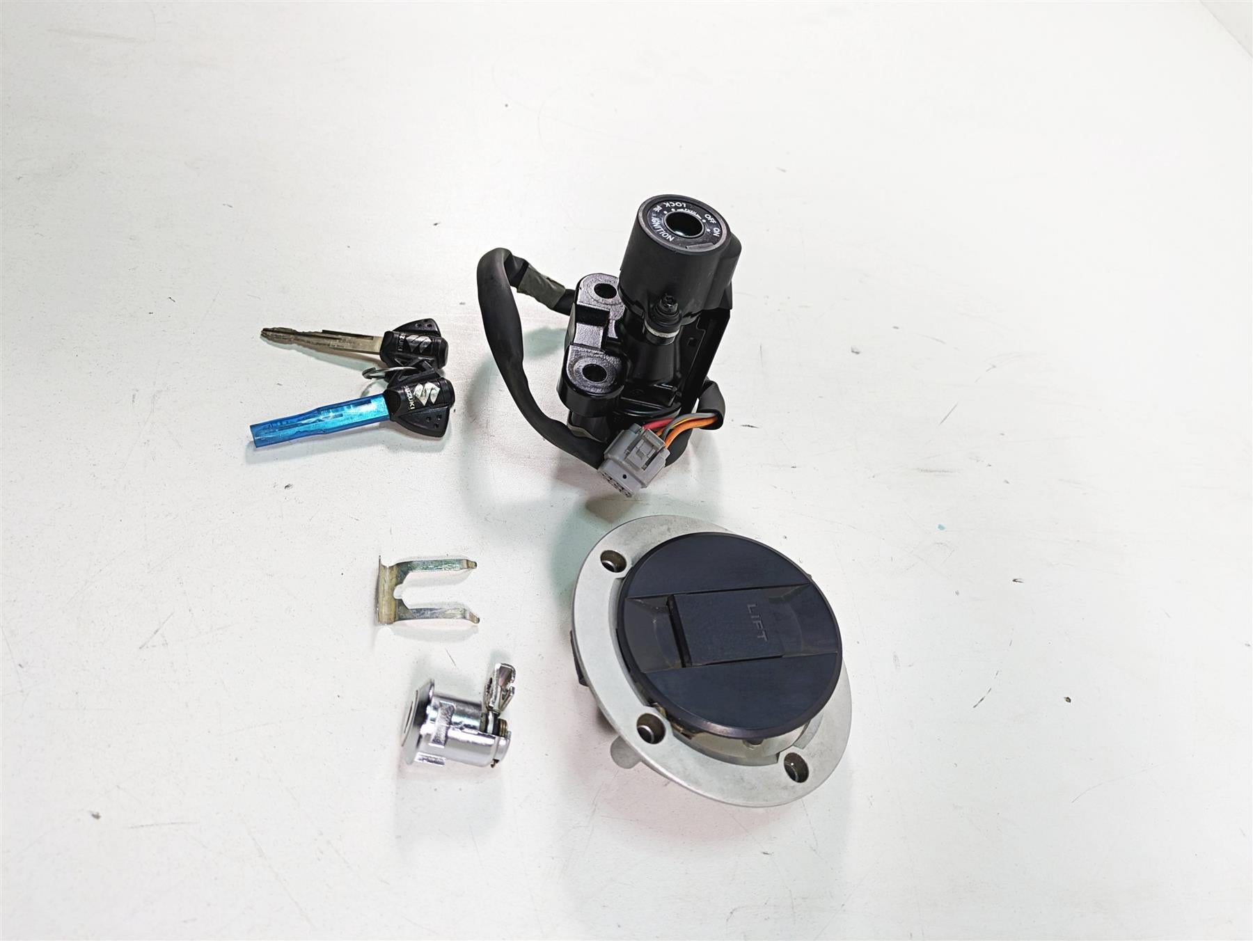 2022 Suzuki GSXR 750 Ignition Switch Key Seat Lock Gas Cap Set 37100-41G11 {{ shop.shopifyCountryName }} - Mototech271