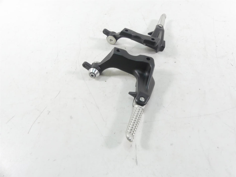 2013 Yamaha VMX17 V-Max 1700 Rear Passenger Footpeg Set - Read 2S3-27430-00-00 {{ shop.shopifyCountryName }} - Mototech271