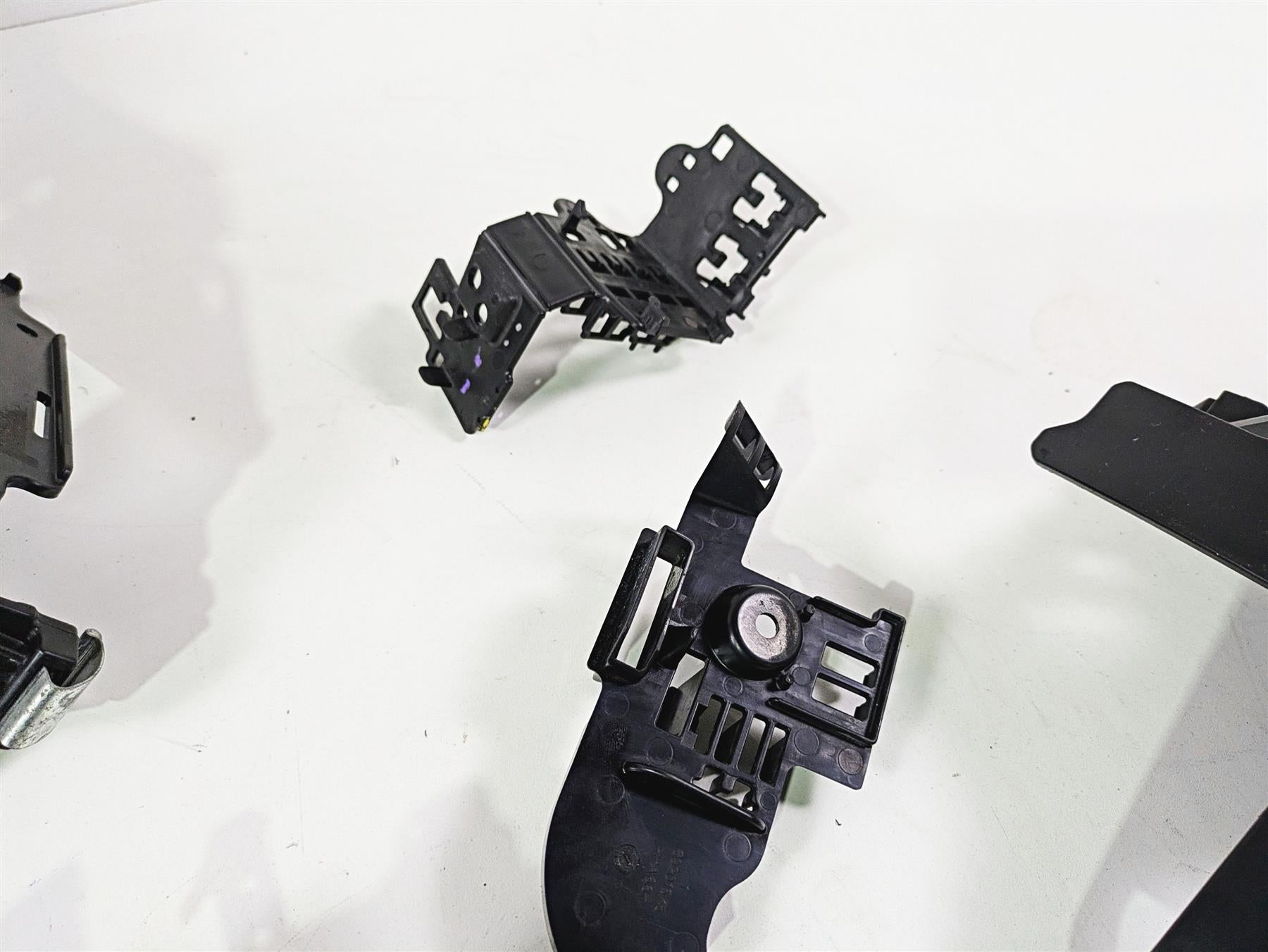 2020 Harley Softail FXST Standard Electrical Battery Carrier Set 69201632 {{ shop.shopifyCountryName }} - Mototech271