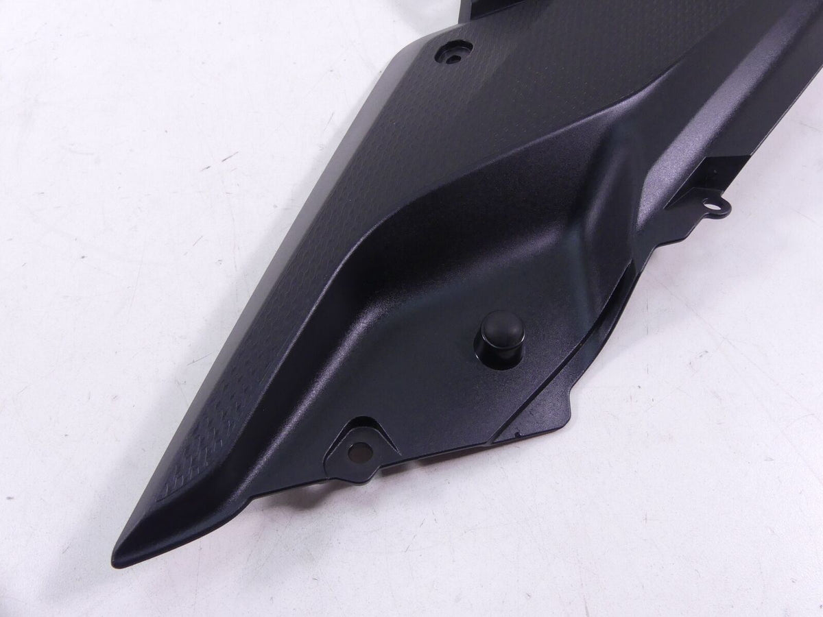 2016 BMW R1200RS K54 Between Leg Left Side Fairing Cover 46638545319 {{ shop.shopifyCountryName }} - Mototech271