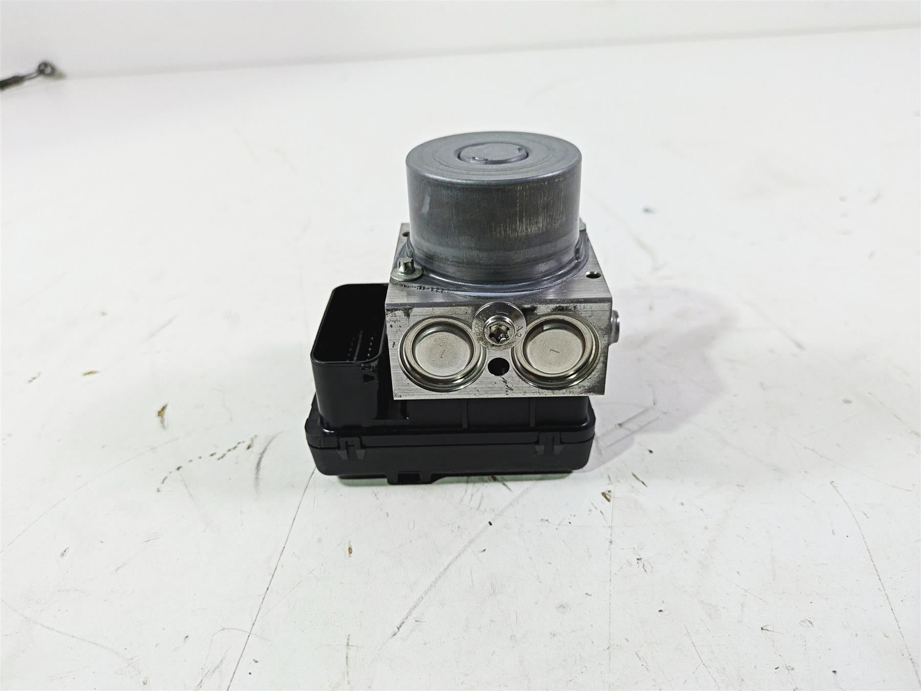 2017 BMW F800GS Adv K75 Abs Brake Pump Module 34518546851 {{ shop.shopifyCountryName }} - Mototech271