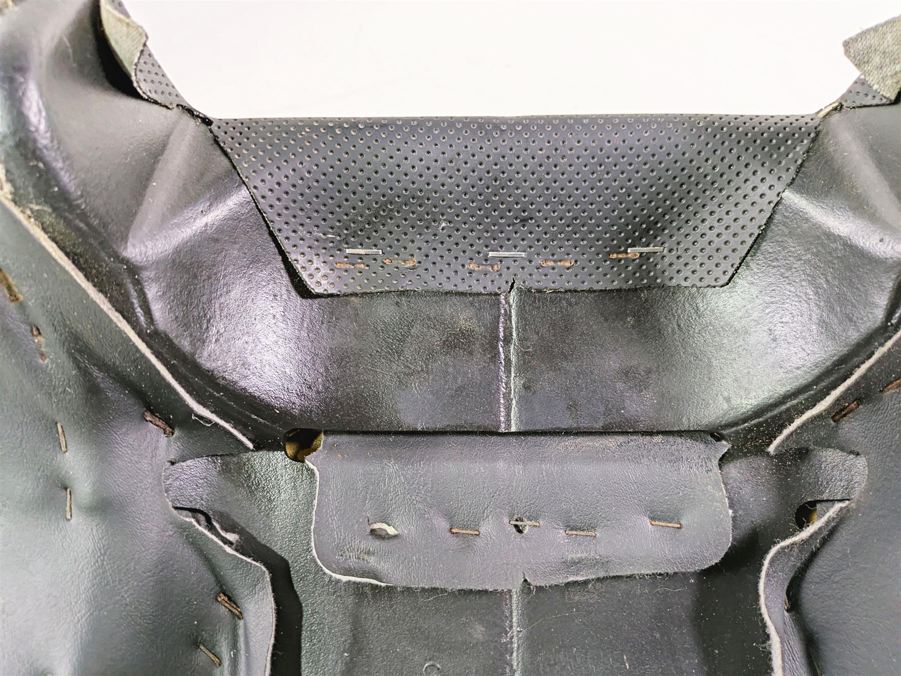2013 Harley VRSCF Muscle Rod Rear Passenger Seat Saddle - Read 52438-09 {{ shop.shopifyCountryName }} - Mototech271