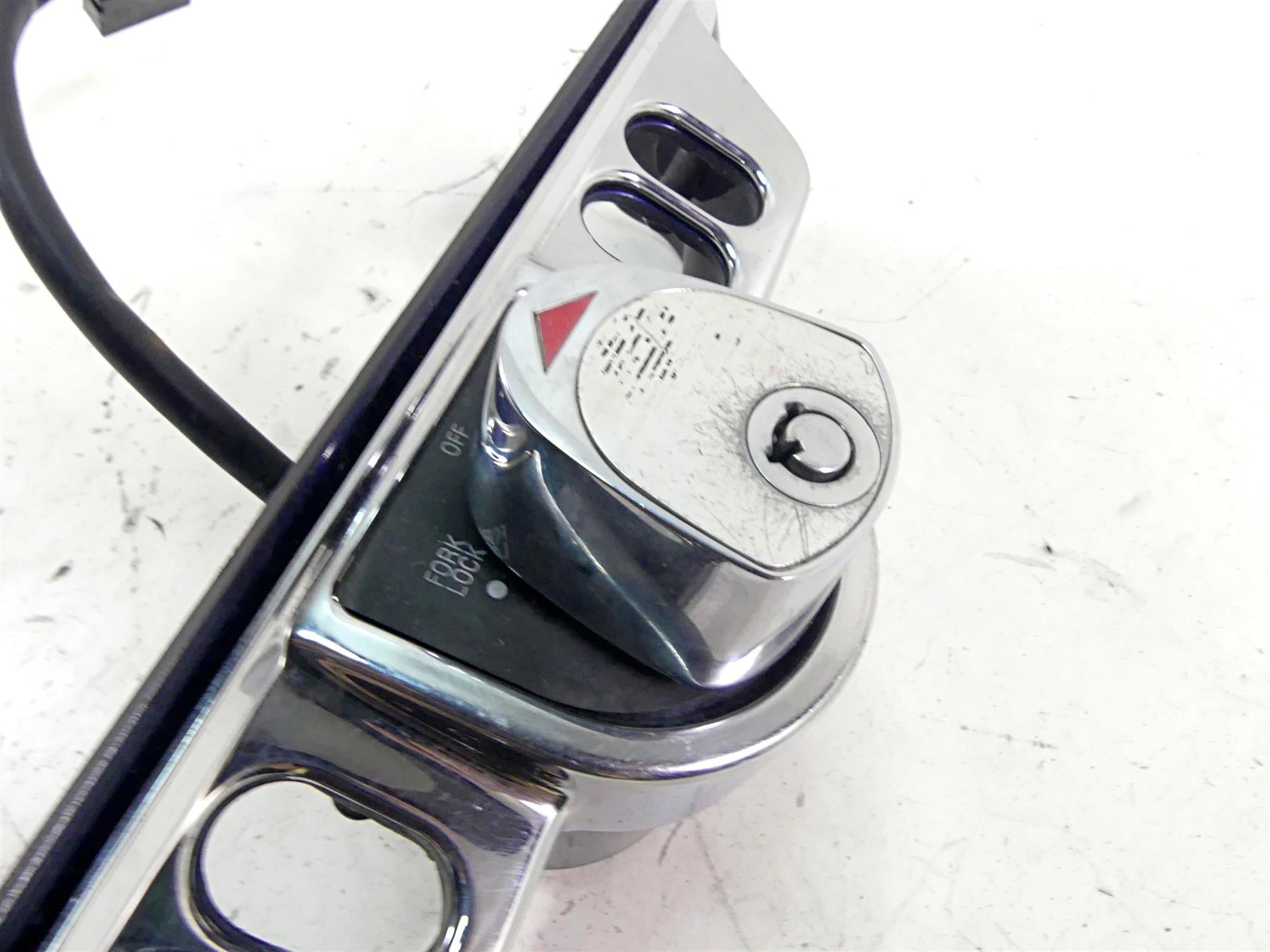 2002 Harley Touring FLHTC Electra Glide Ignition Switch & Cover - VIN 71526-93B {{ shop.shopifyCountryName }} - Mototech271