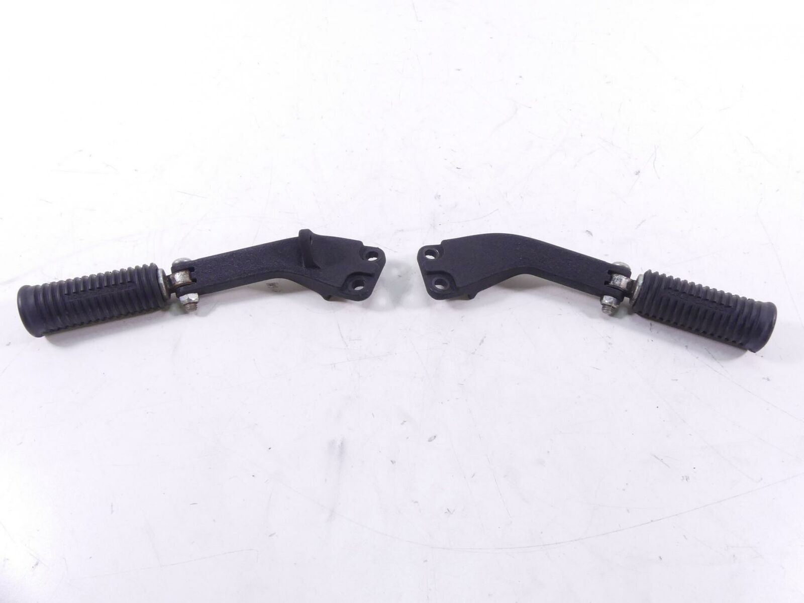 2008 Harley FXDF Dyna Fat Bob Rear Footpeg Foot Peg Rest Set 49230-06 49224-06A {{ shop.shopifyCountryName }} - Mototech271
