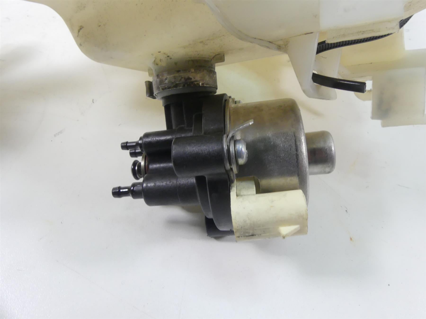 2012 Ski-Doo Summit X 800R Etec Plastic Oil Tank Reservoir + Pump 519000278 {{ shop.shopifyCountryName }} - Mototech271