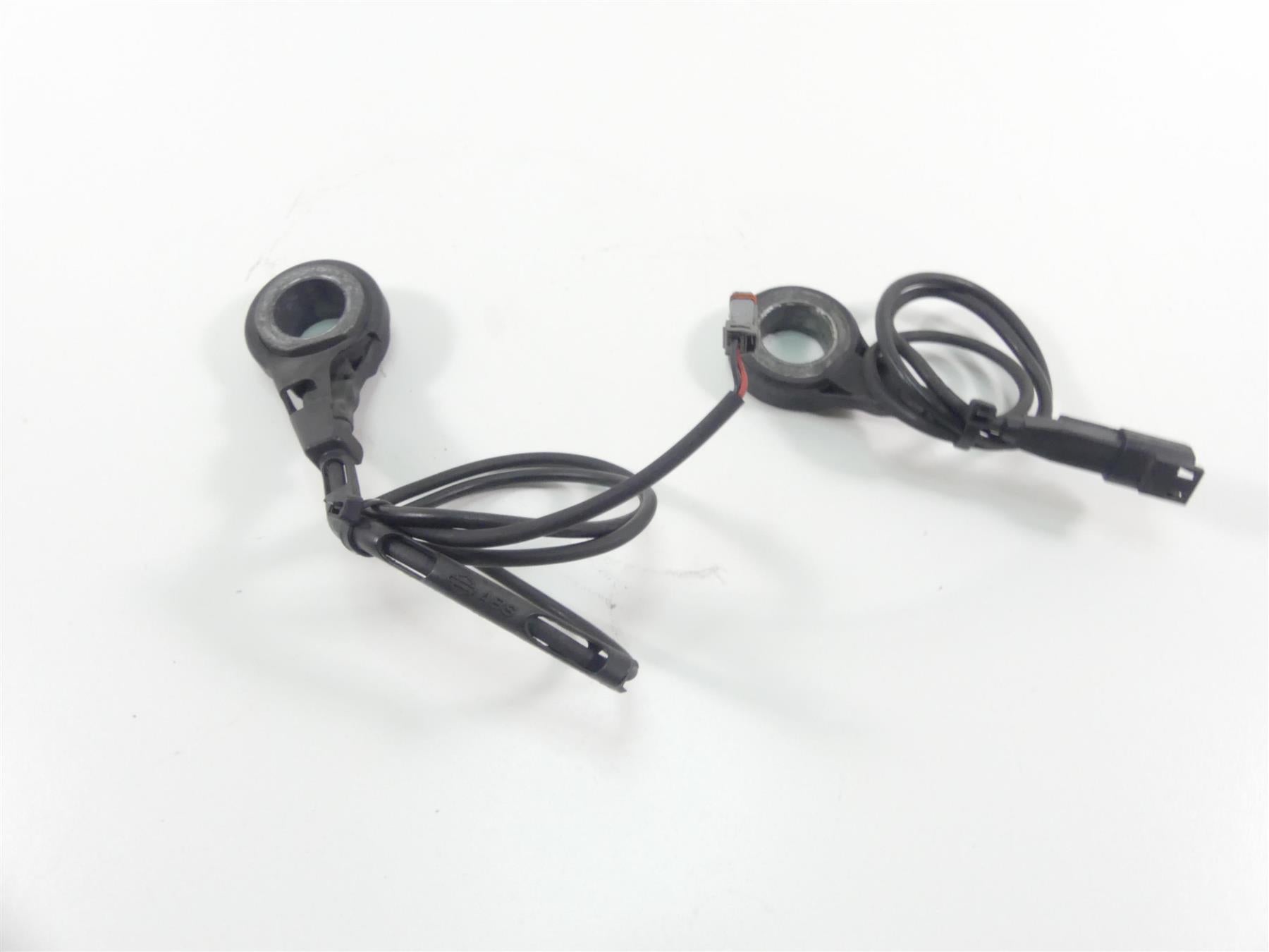 2019 Harley Softail FLSB Sport Glide Abs Front Rear Wheel Speed Sensors 41100080 {{ shop.shopifyCountryName }} - Mototech271