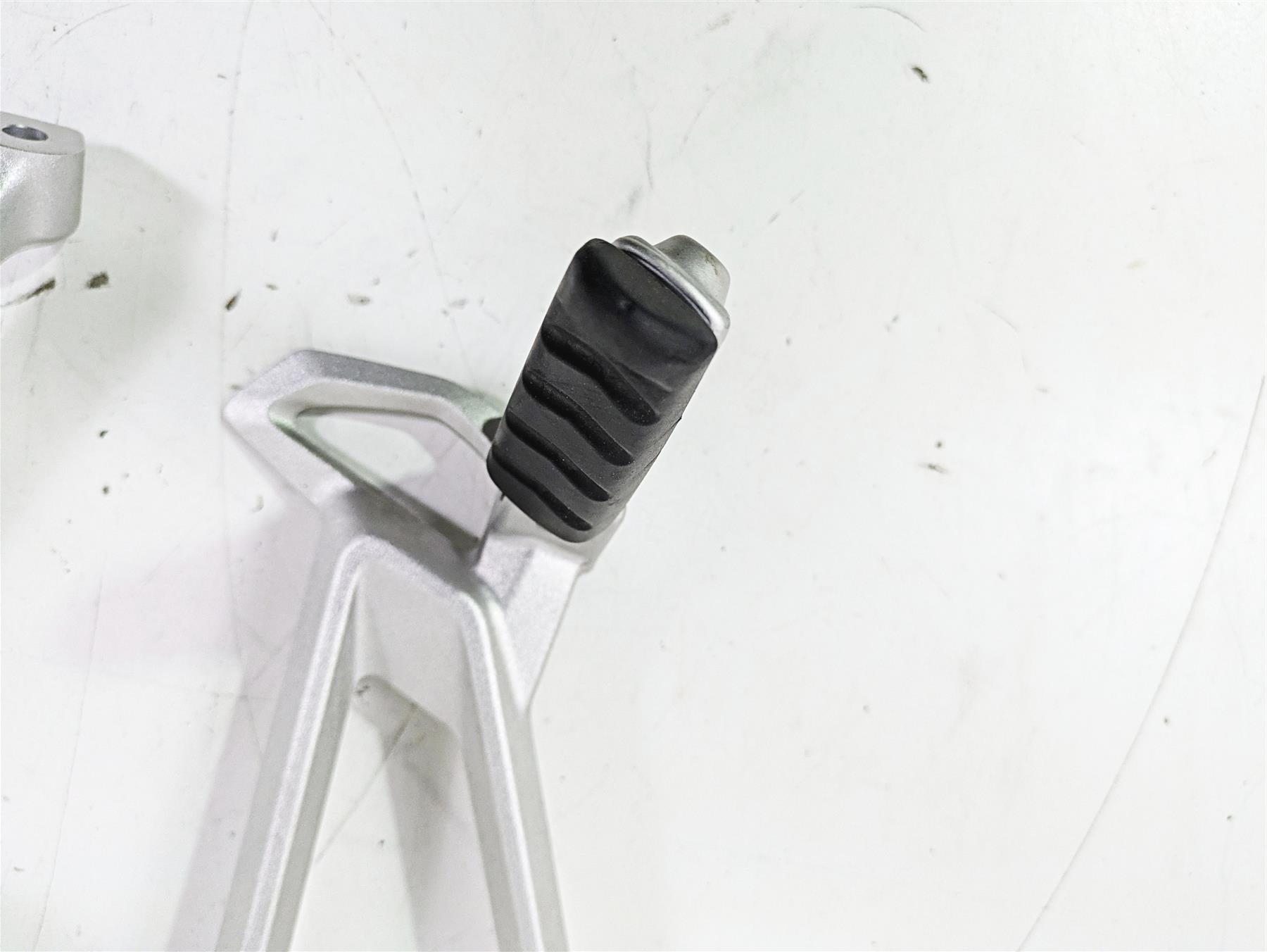 2016 BMW R1200RS K54 Passenger Footpeg Foot Peg Set 46718540798 46718540799 {{ shop.shopifyCountryName }} - Mototech271