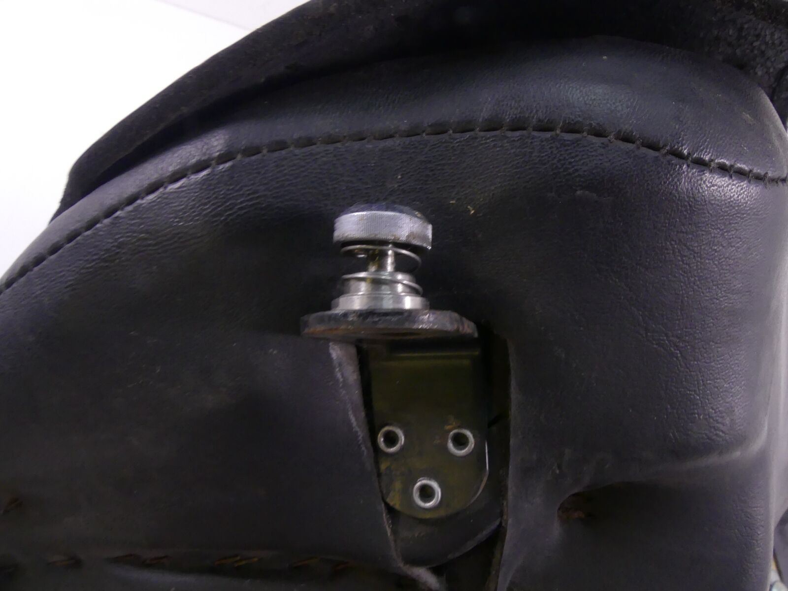 2002 Harley FLSTCI Softail Heritage Front Rider Driver Saddle Seat -Read 52506-0 {{ shop.shopifyCountryName }} - Mototech271