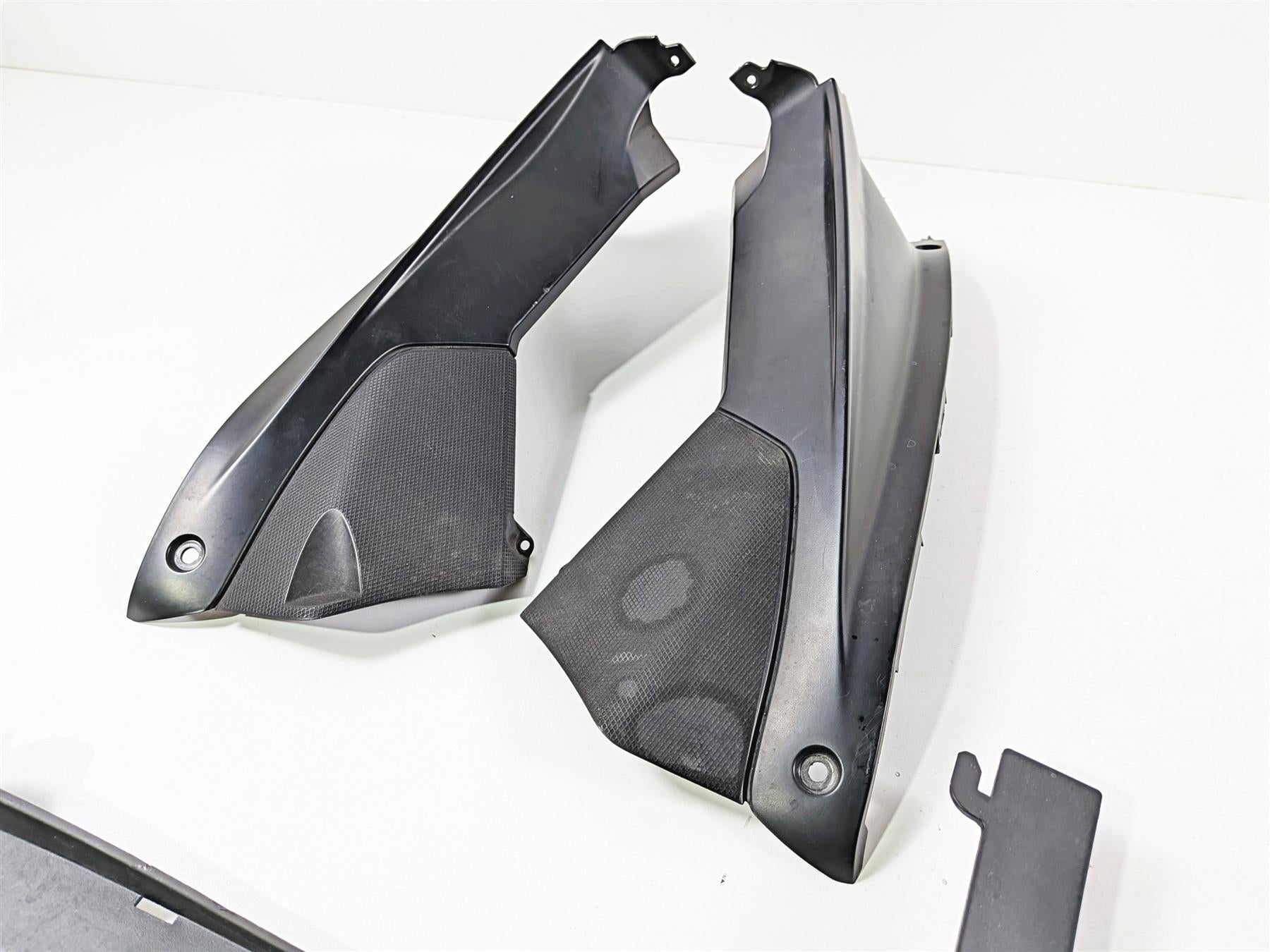 2014 Aprilia RSV4 RR Factory Air Duct Covers & Plastic Infill Set 897326 {{ shop.shopifyCountryName }} - Mototech271