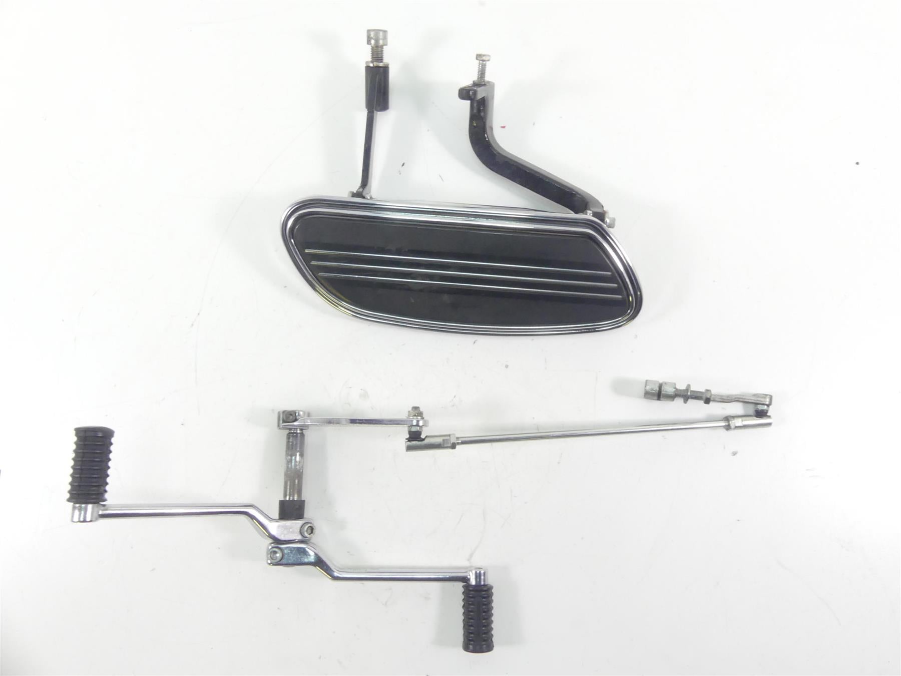 2005 Harley Touring FLHRSI Road King Left Front Floorboard & Shifter 50622-83C {{ shop.shopifyCountryName }} - Mototech271