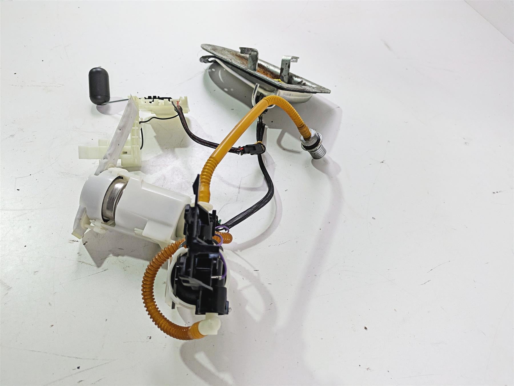 2015 Harley FXDF Dyna Fat Bob Fuel Gas Petrol Pump - Tested 75218-04D 75217-04A {{ shop.shopifyCountryName }} - Mototech271