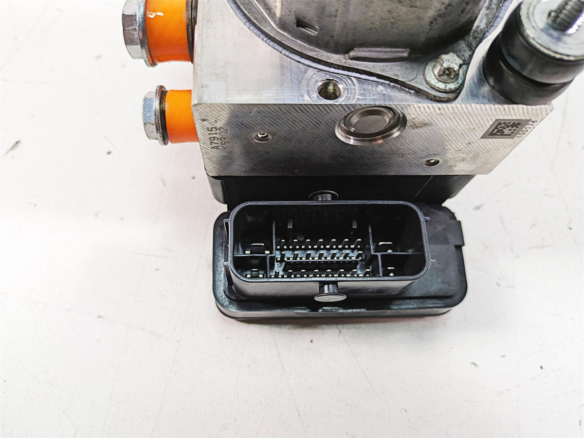 2015 Harley Touring FLHXS Street Glide Abs Brake Pump Module 41100013A {{ shop.shopifyCountryName }} - Mototech271