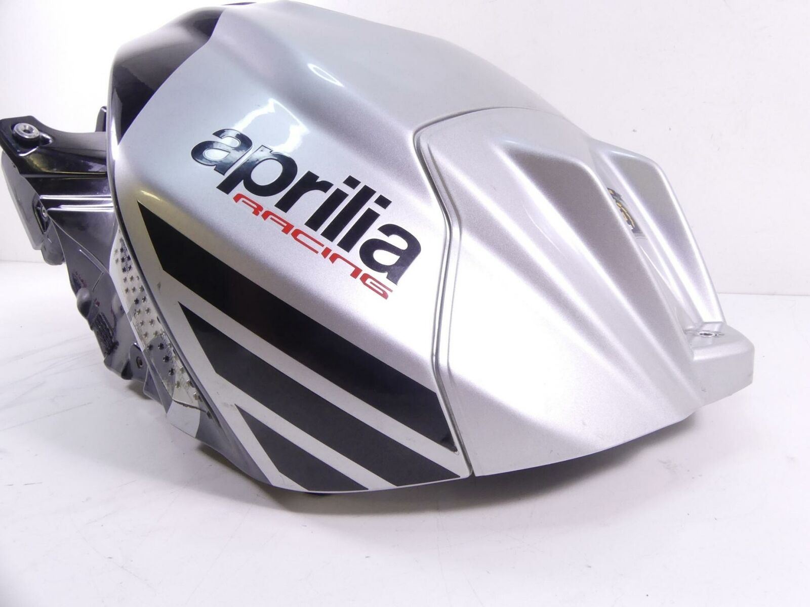 2016 Aprilia RSV 1100 Tuono V4 RR Fuel Gas Petrol Tank & Cover 2H000880000Z4 {{ shop.shopifyCountryName }} - Mototech271