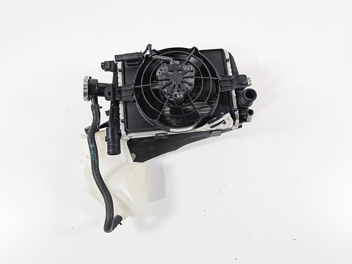 2016 BMW R1200 GS K50 Right Radiator + Reservoir Fan & Cover 17118546416 {{ shop.shopifyCountryName }} - Mototech271