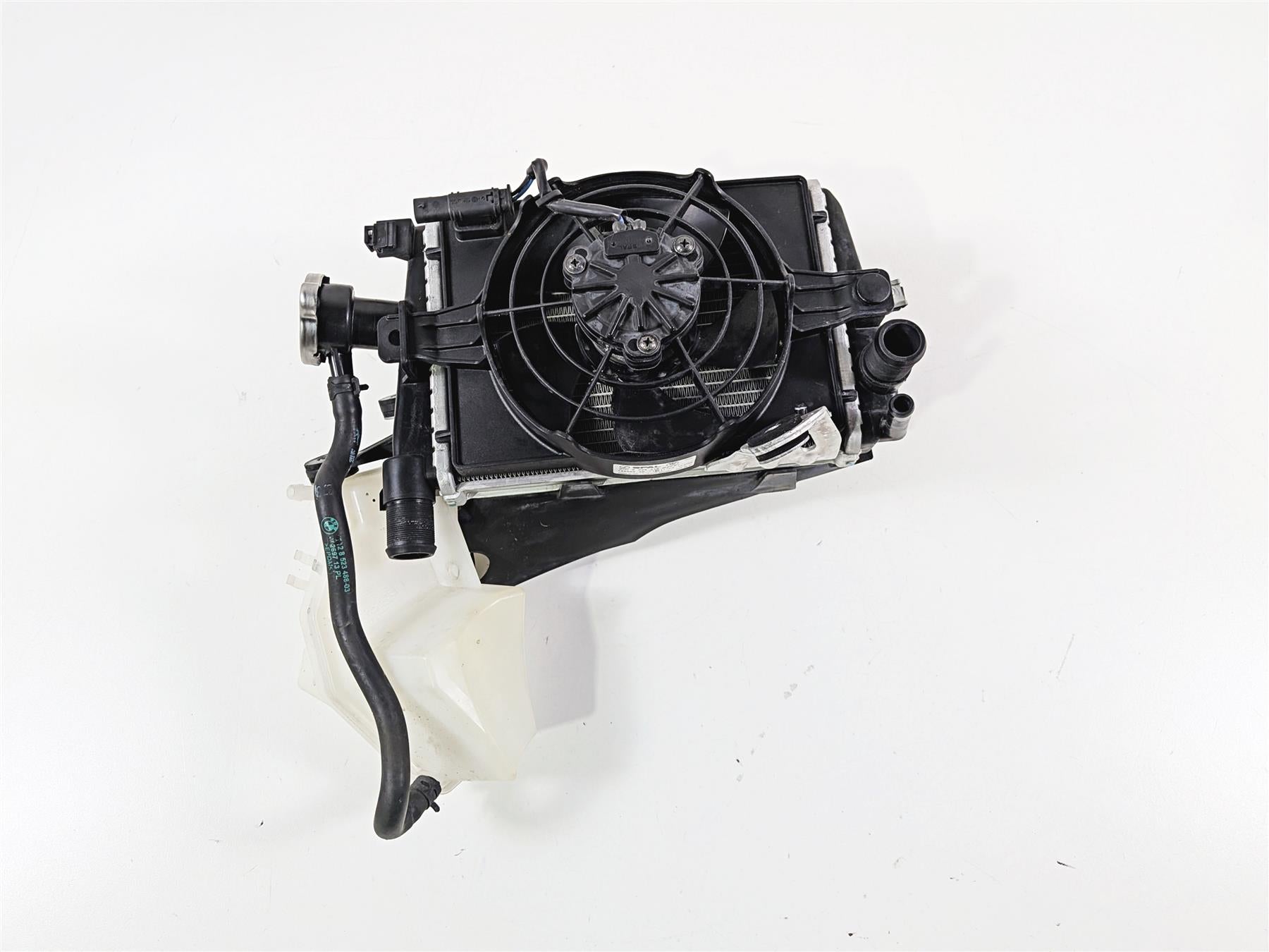 2016 BMW R1200 GS K50 Right Radiator + Reservoir Fan & Cover 17118546416 {{ shop.shopifyCountryName }} - Mototech271